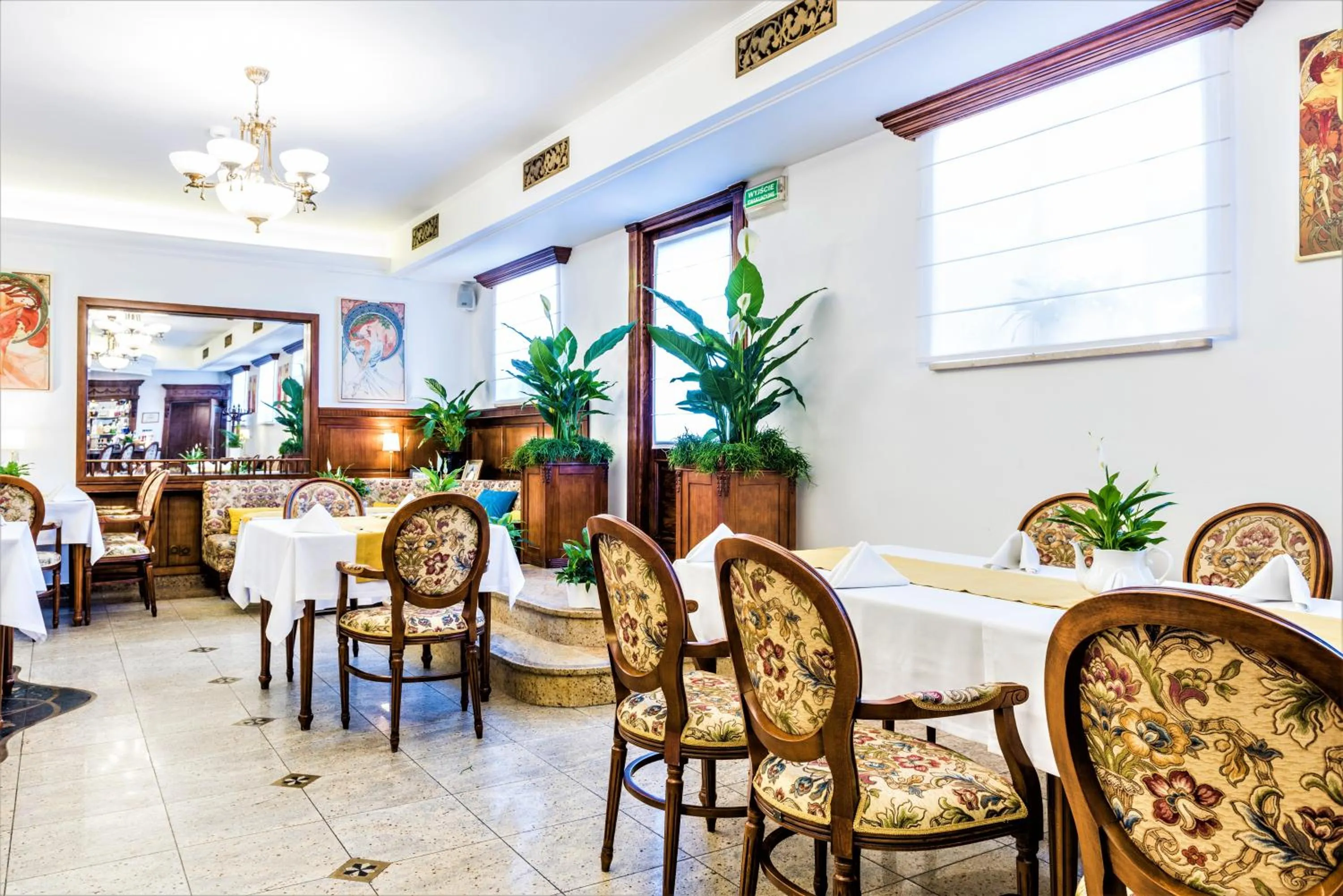 Restaurant/places to eat in Hotel Pod Złotą Różą