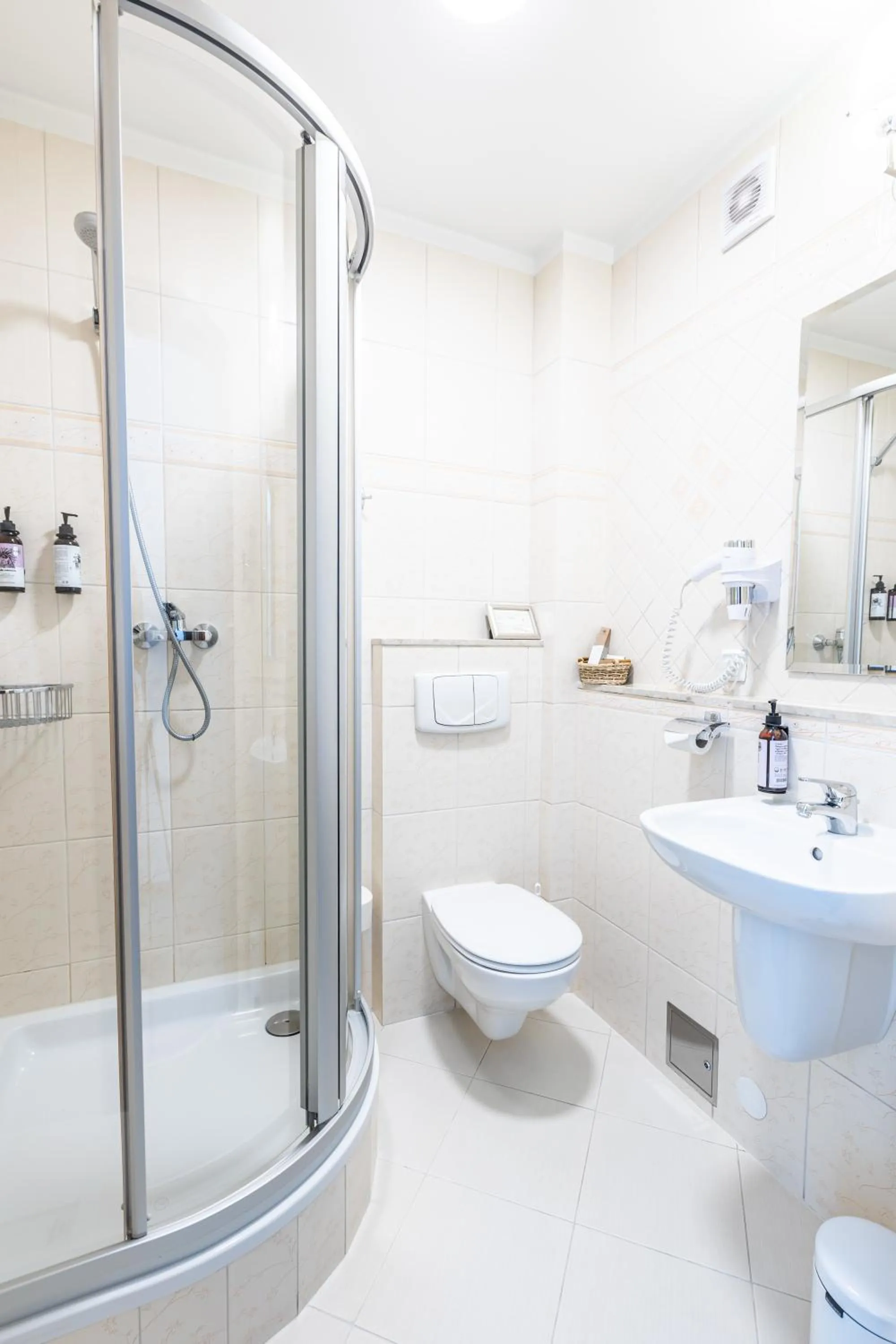 Shower in Hotel Pod Złotą Różą