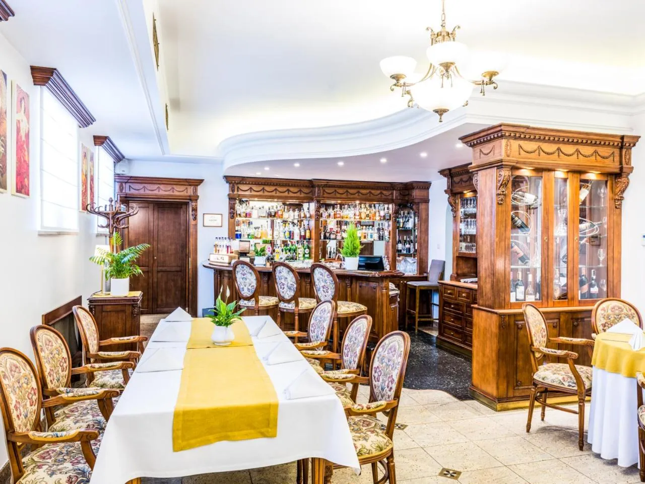 Restaurant/places to eat in Hotel Pod Złotą Różą