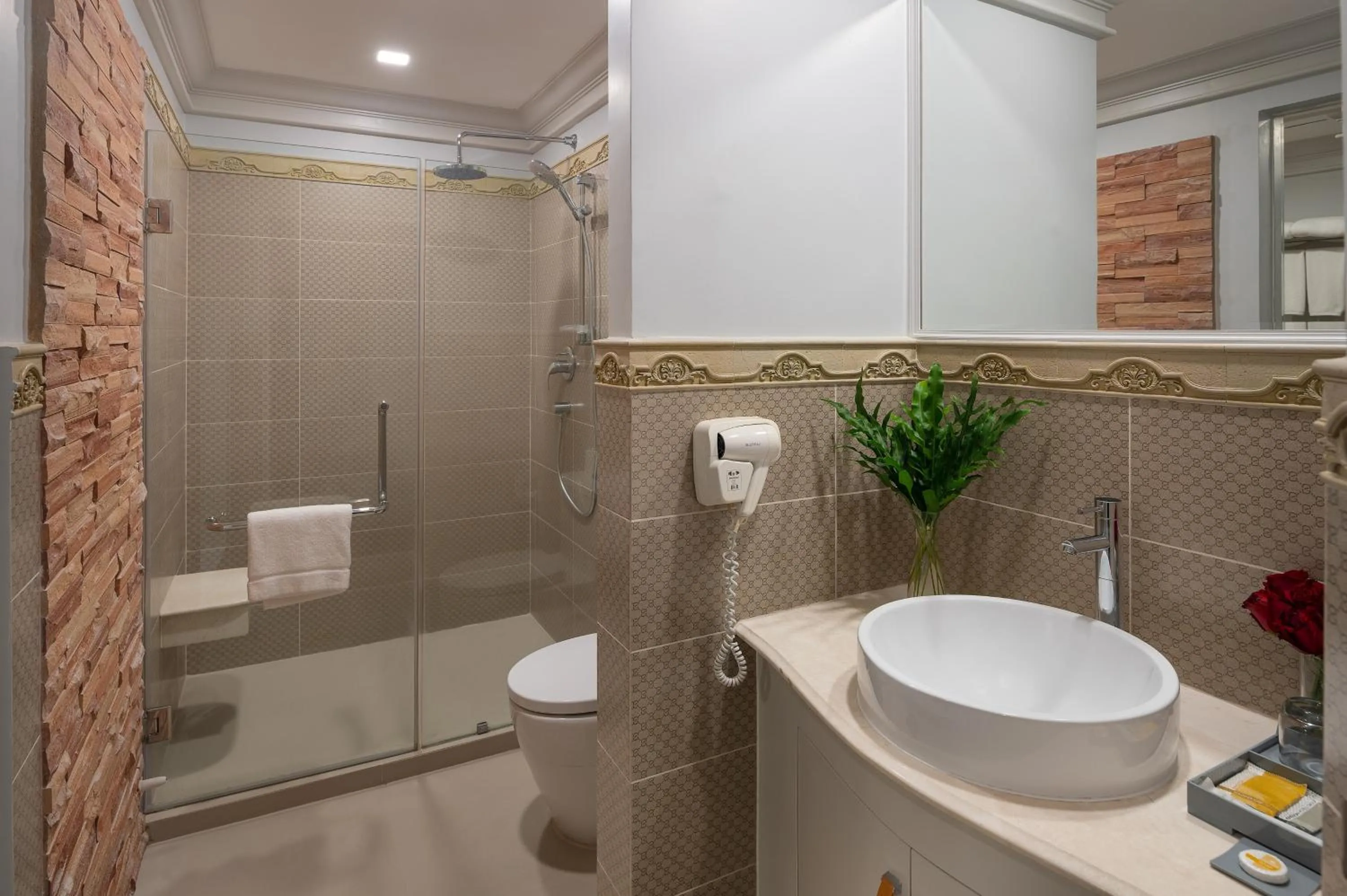 Bathroom in Royal President Bangkok