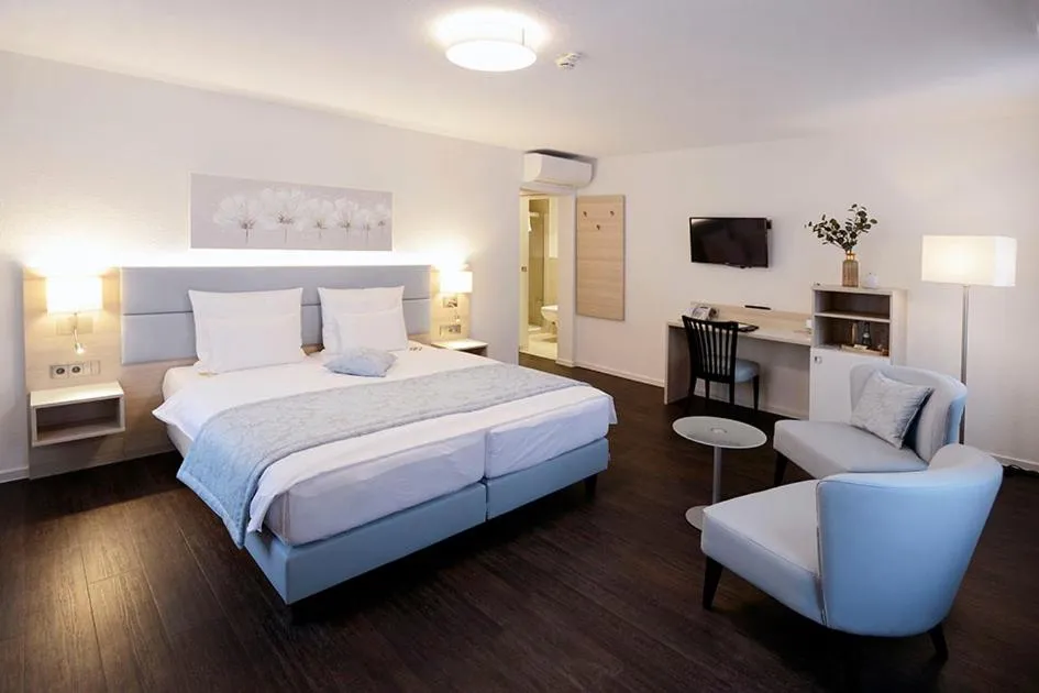 Photo of the whole room, Bed in Schlosshotel Ingelfingen