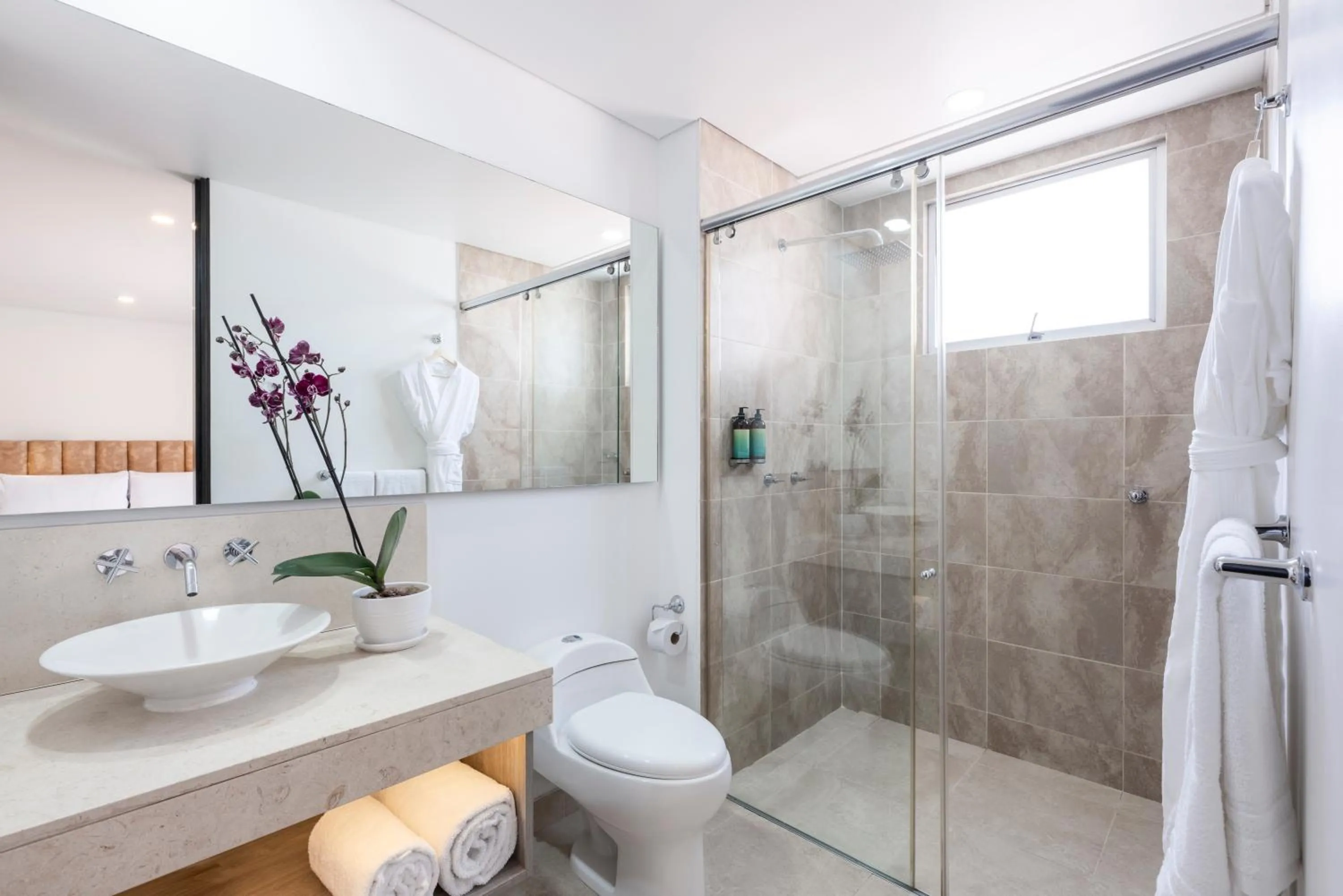 Shower in Hotel Jazz Apartments