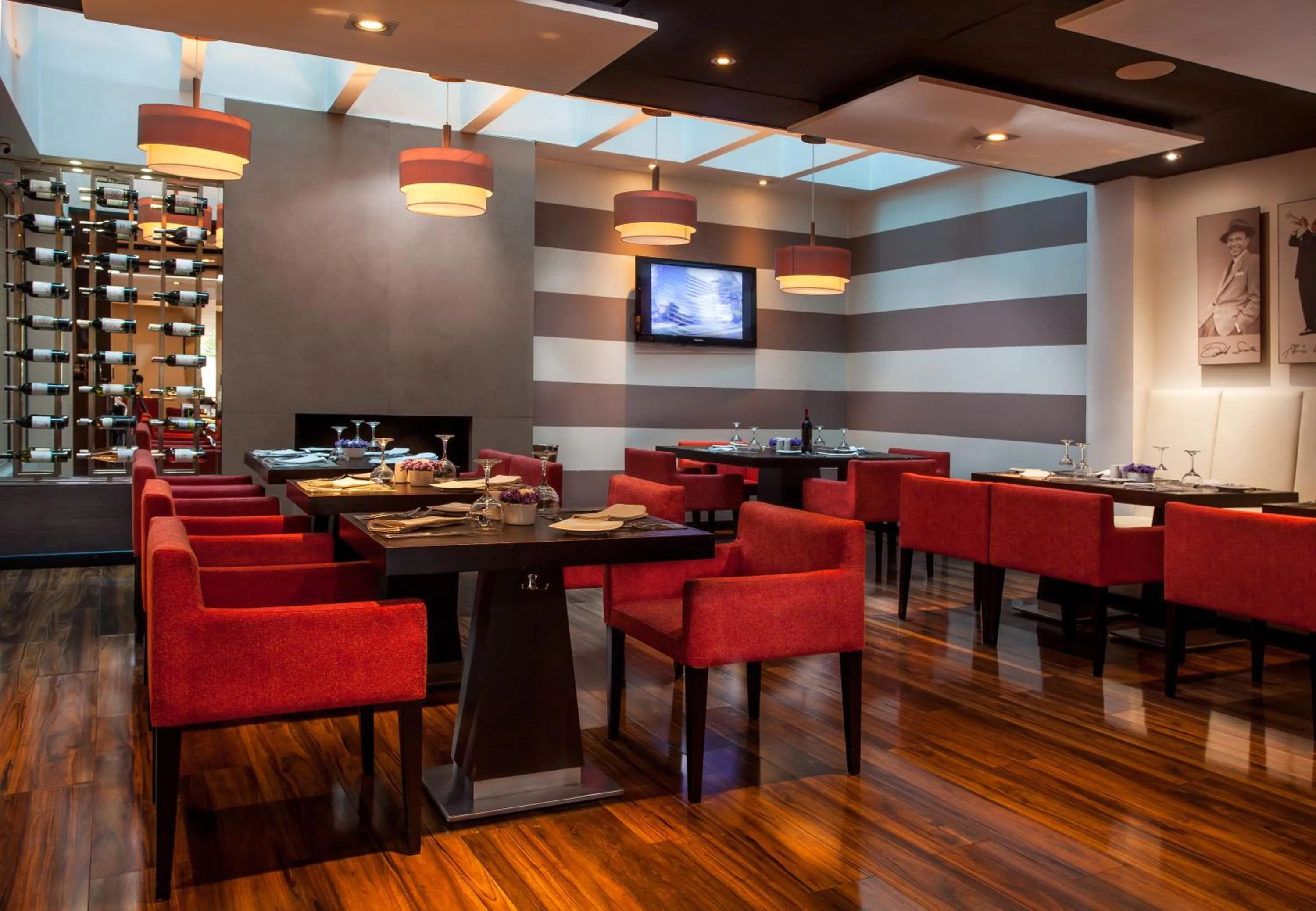 Restaurant/places to eat in Hotel Jazz Apartments