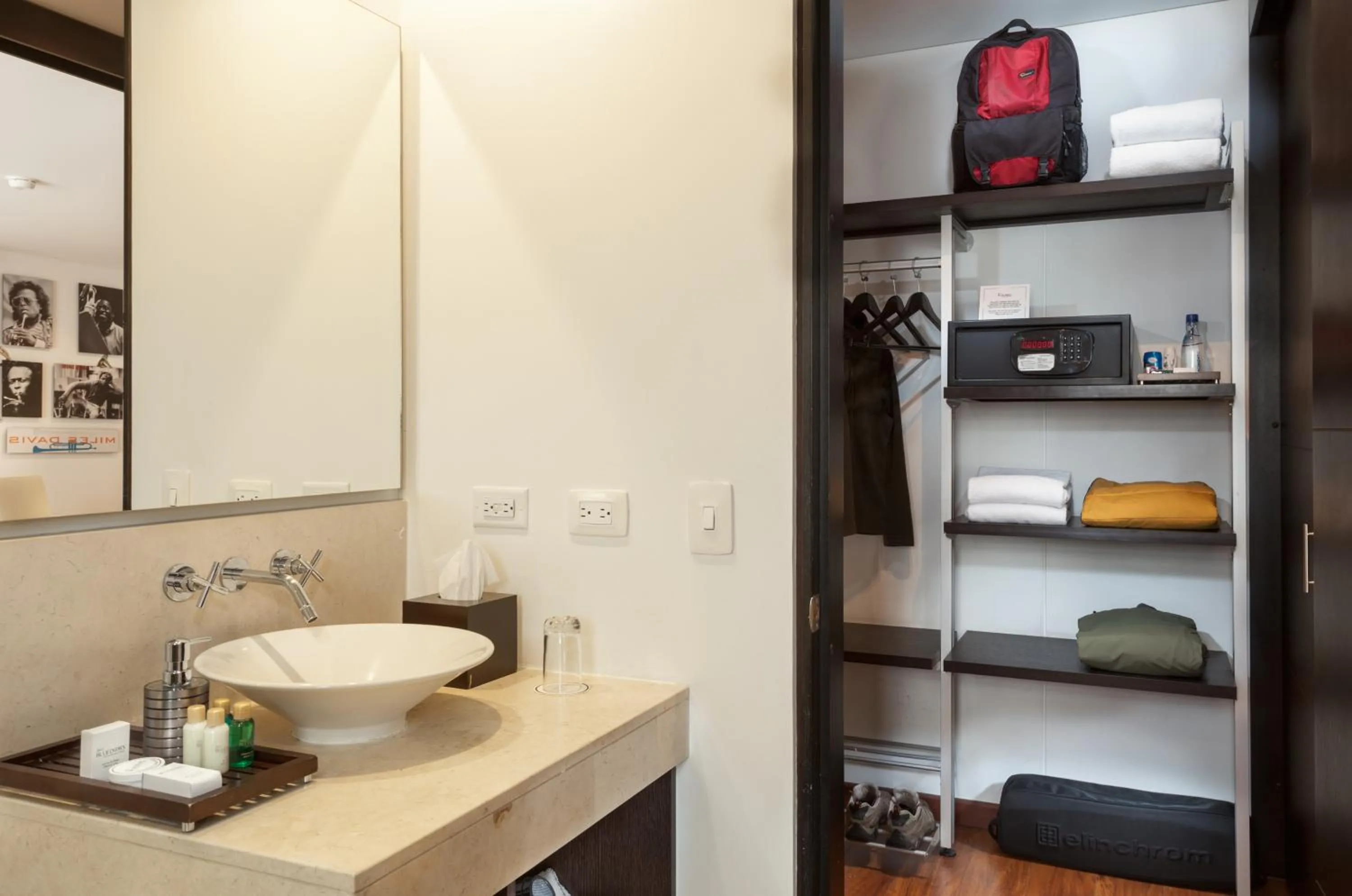 Bathroom in Hotel Jazz Apartments