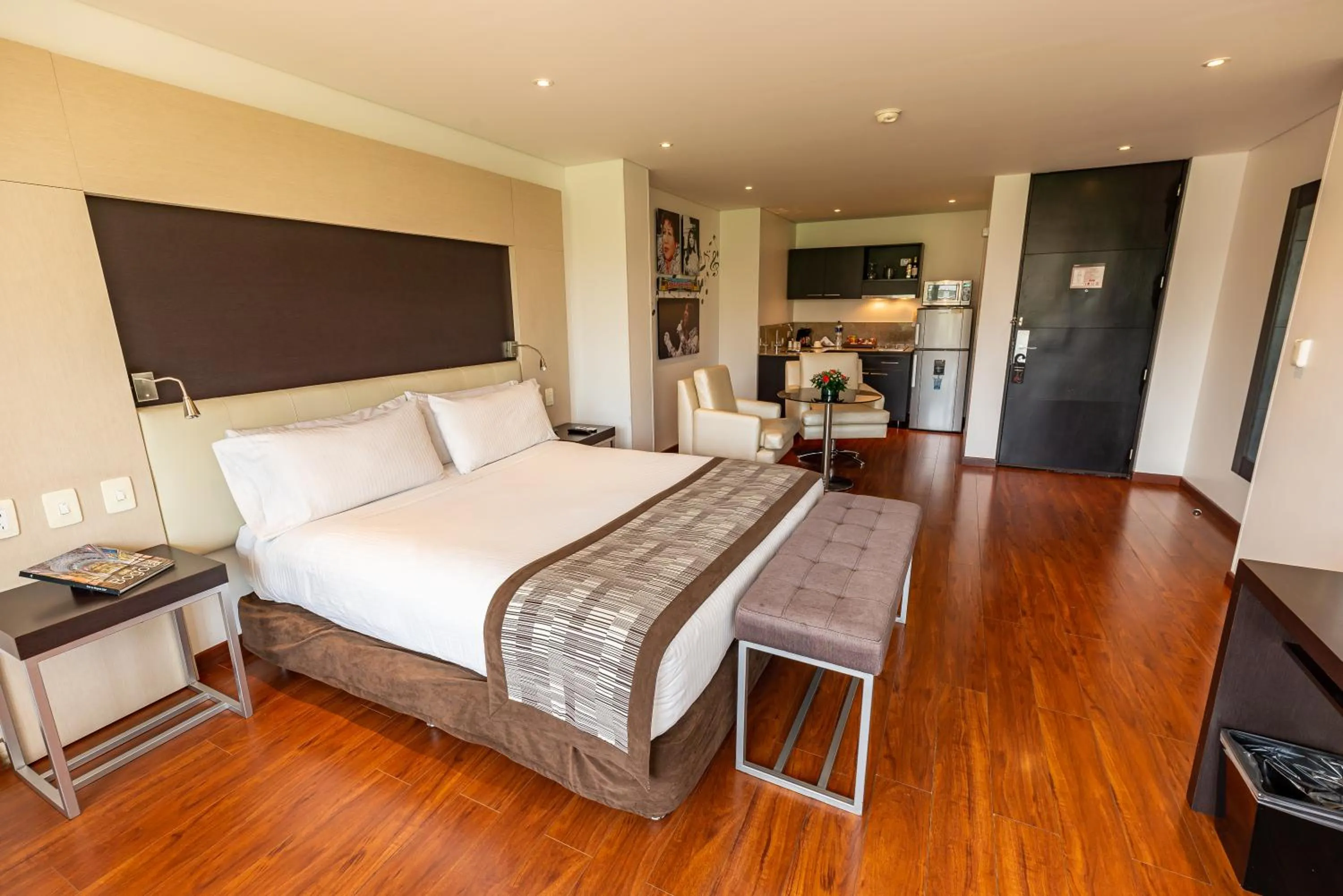 Bed in Hotel Jazz Apartments