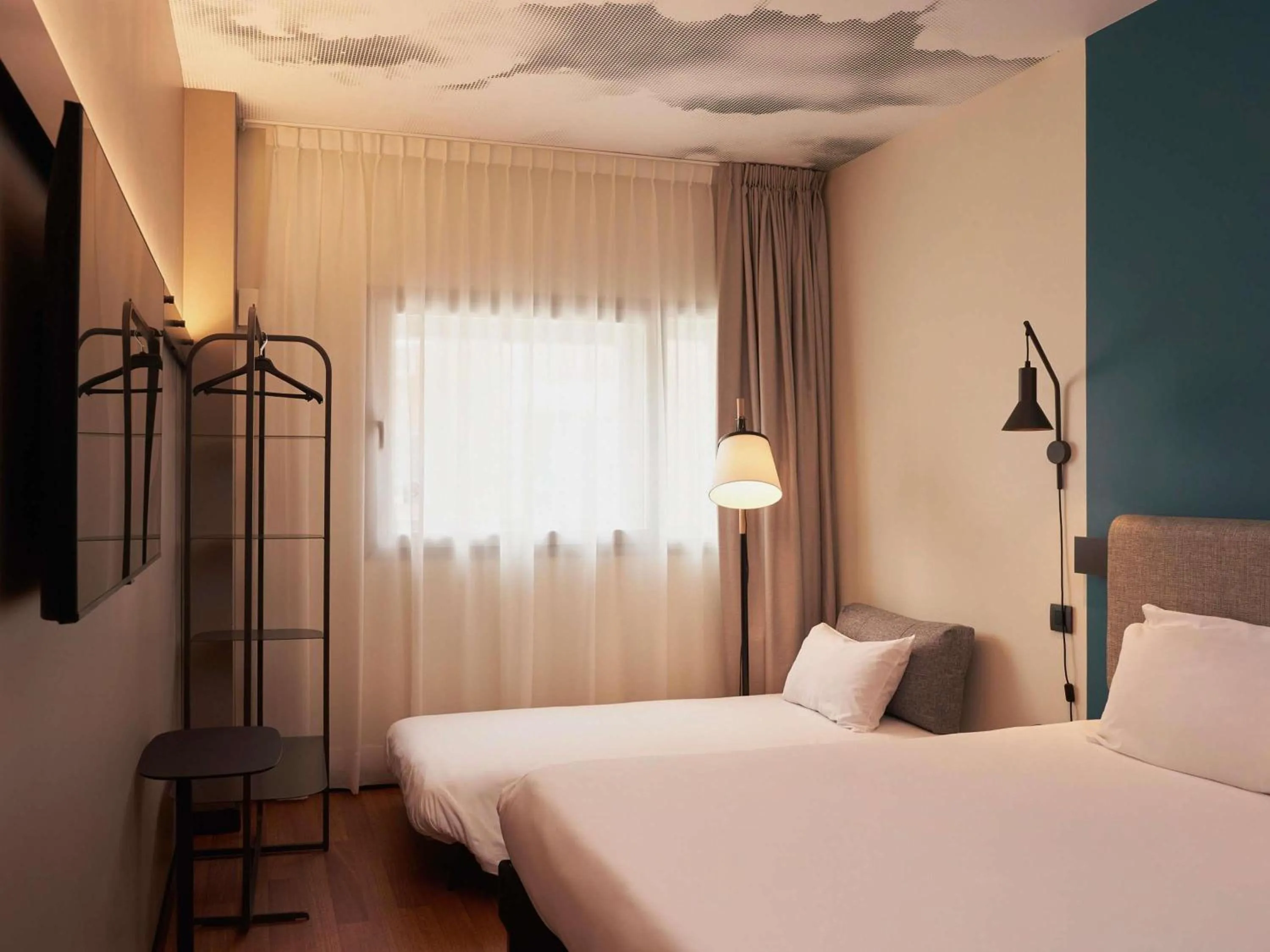 Bedroom, Bed in Ibis Madrid Aeropuerto Barajas