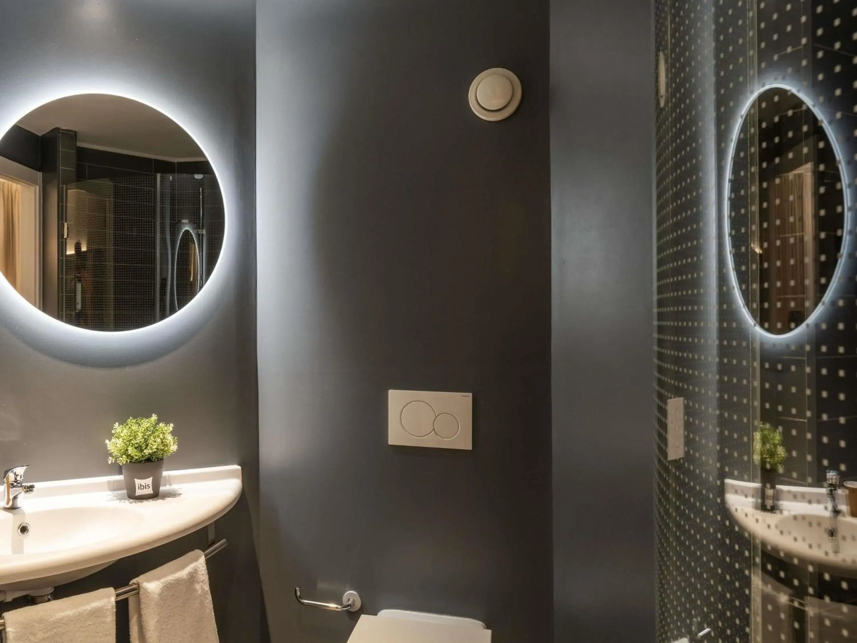 Superior Twin Room in Ibis Madrid Aeropuerto Barajas Superior Twin Room in Ibis Madrid Aeropuerto Barajas