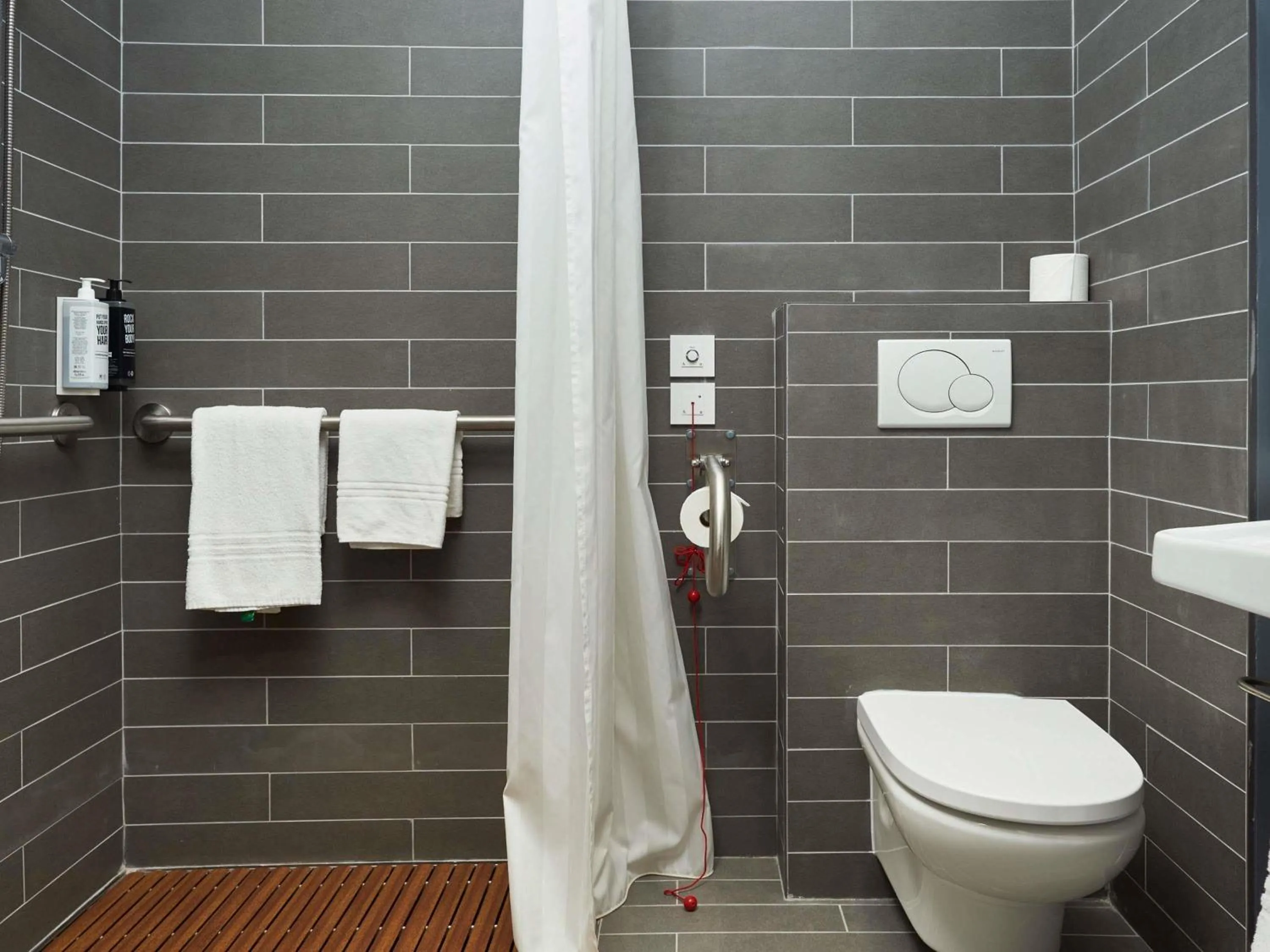 Bedroom in Ibis Madrid Aeropuerto Barajas