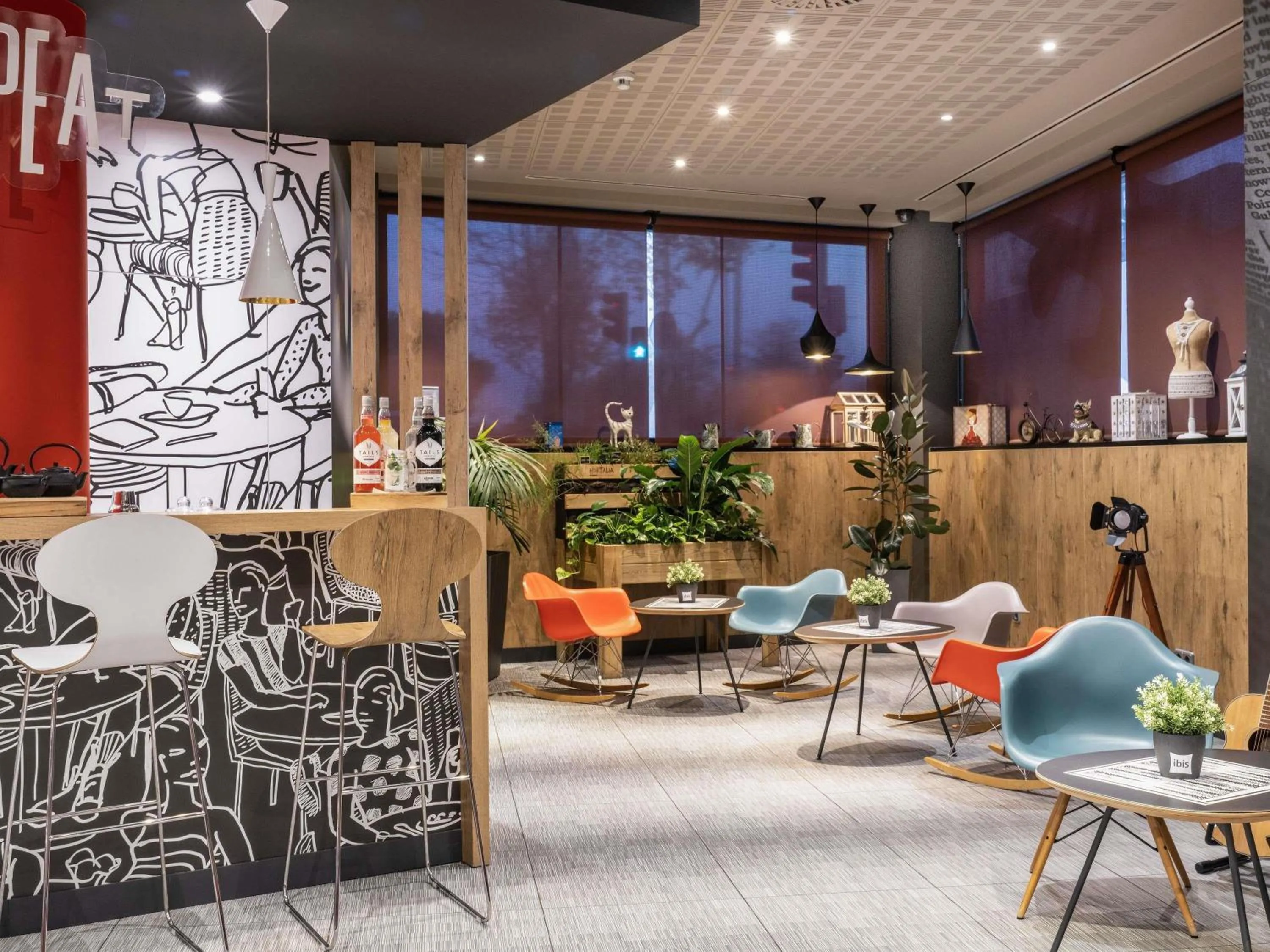 Lounge or bar in Ibis Madrid Aeropuerto Barajas