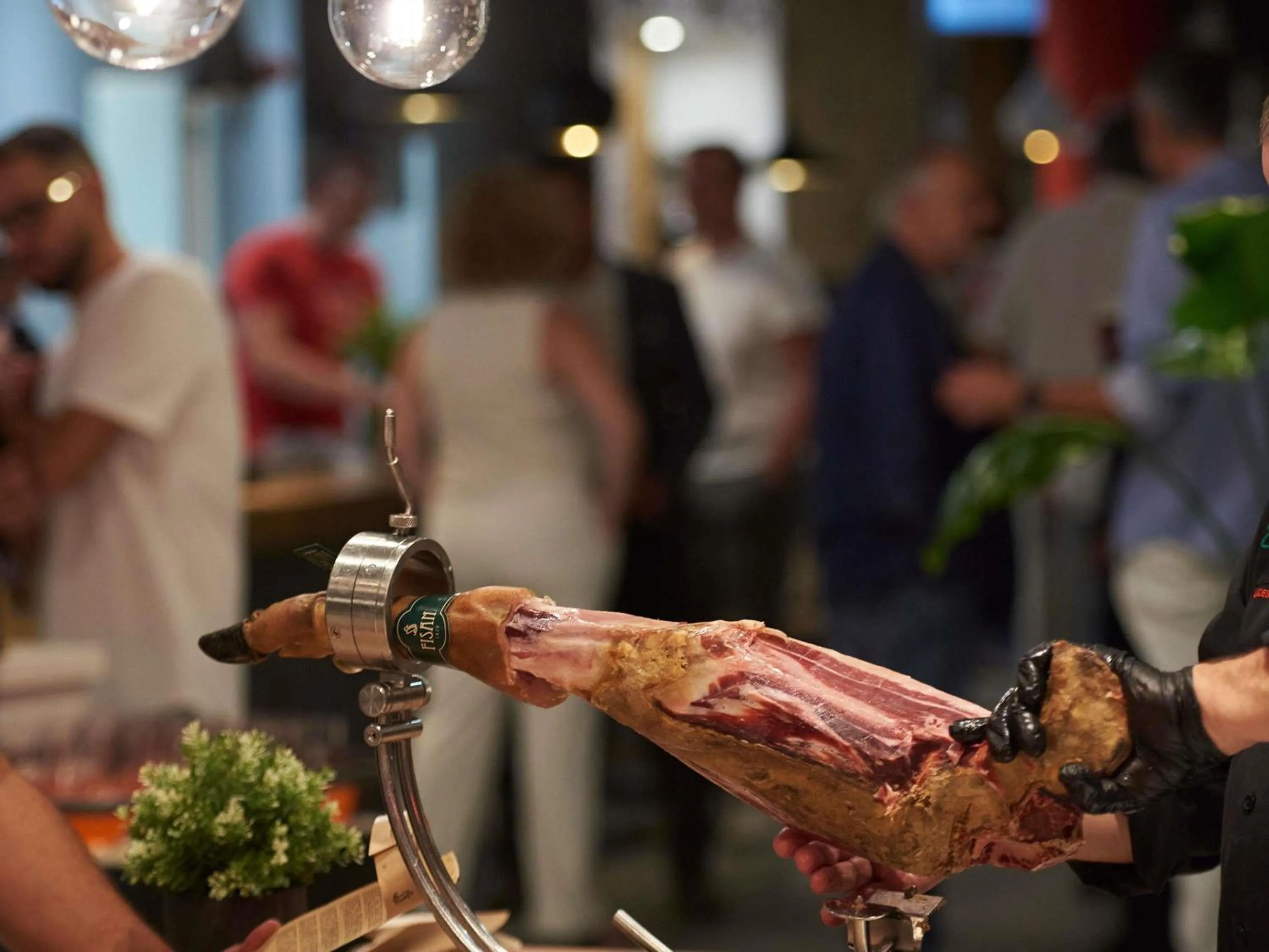Lounge or bar in Ibis Madrid Aeropuerto Barajas