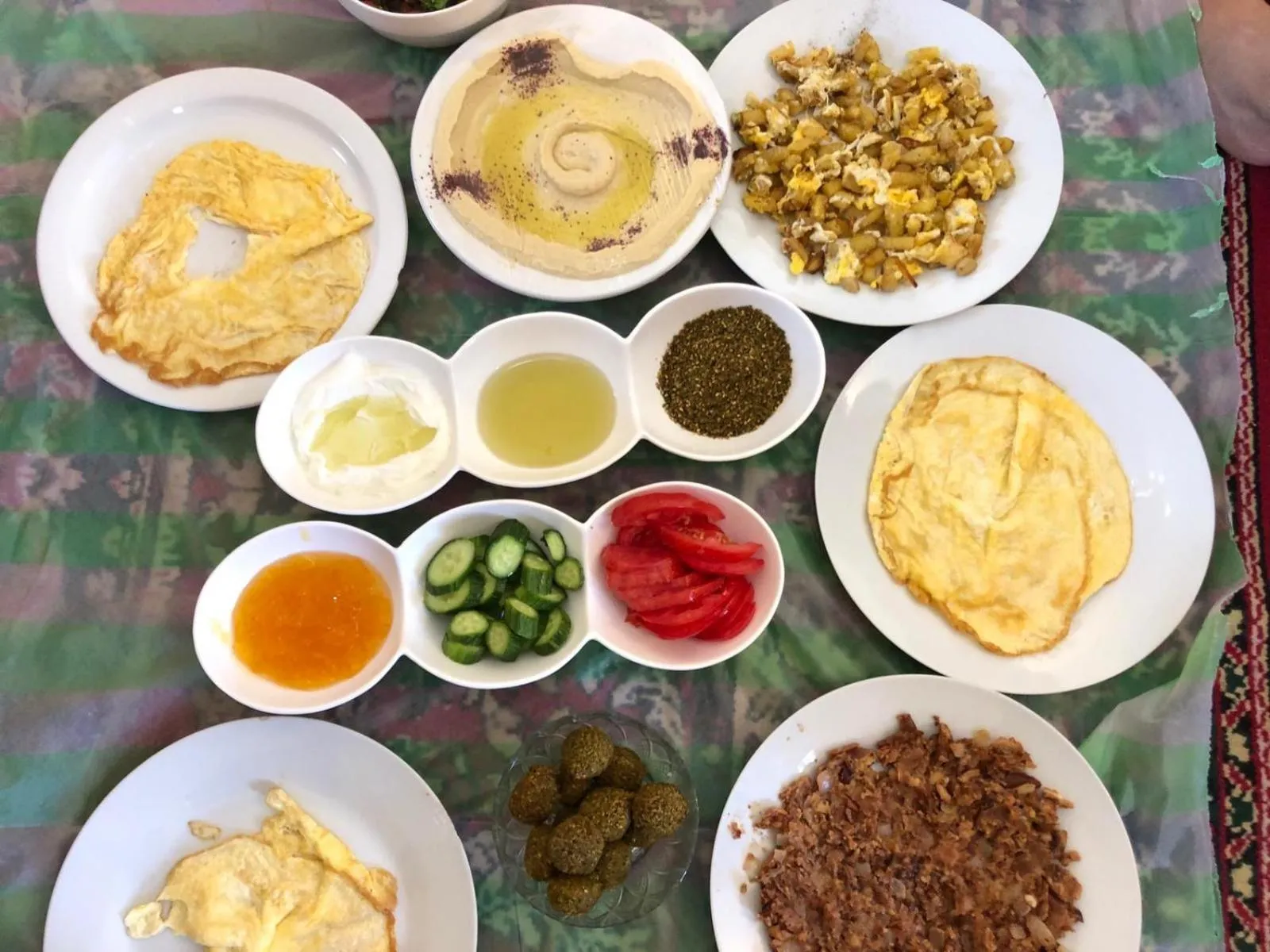Breakfast in Happy Bedouin House Petra