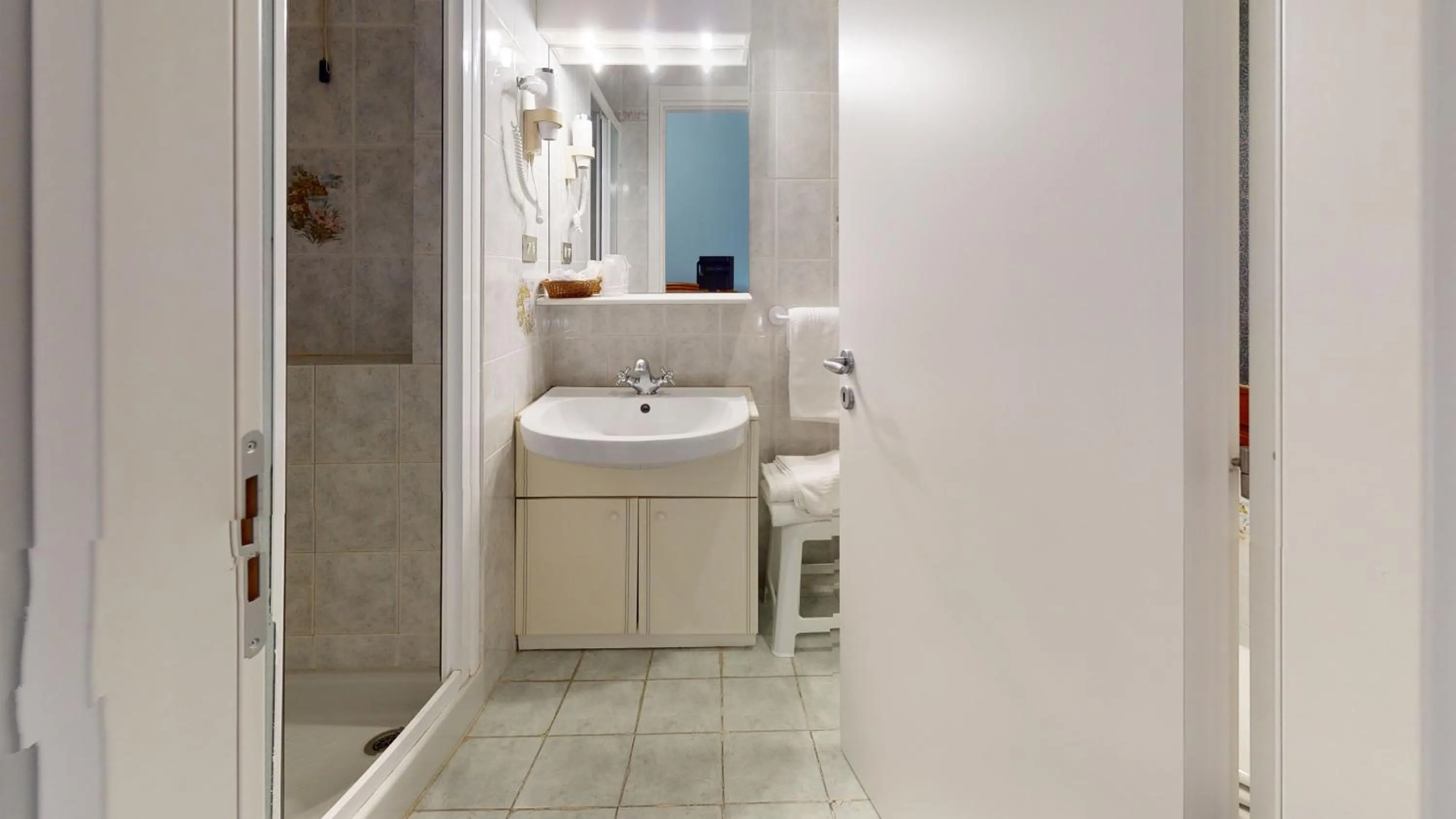 Shower in Hotel Zunino