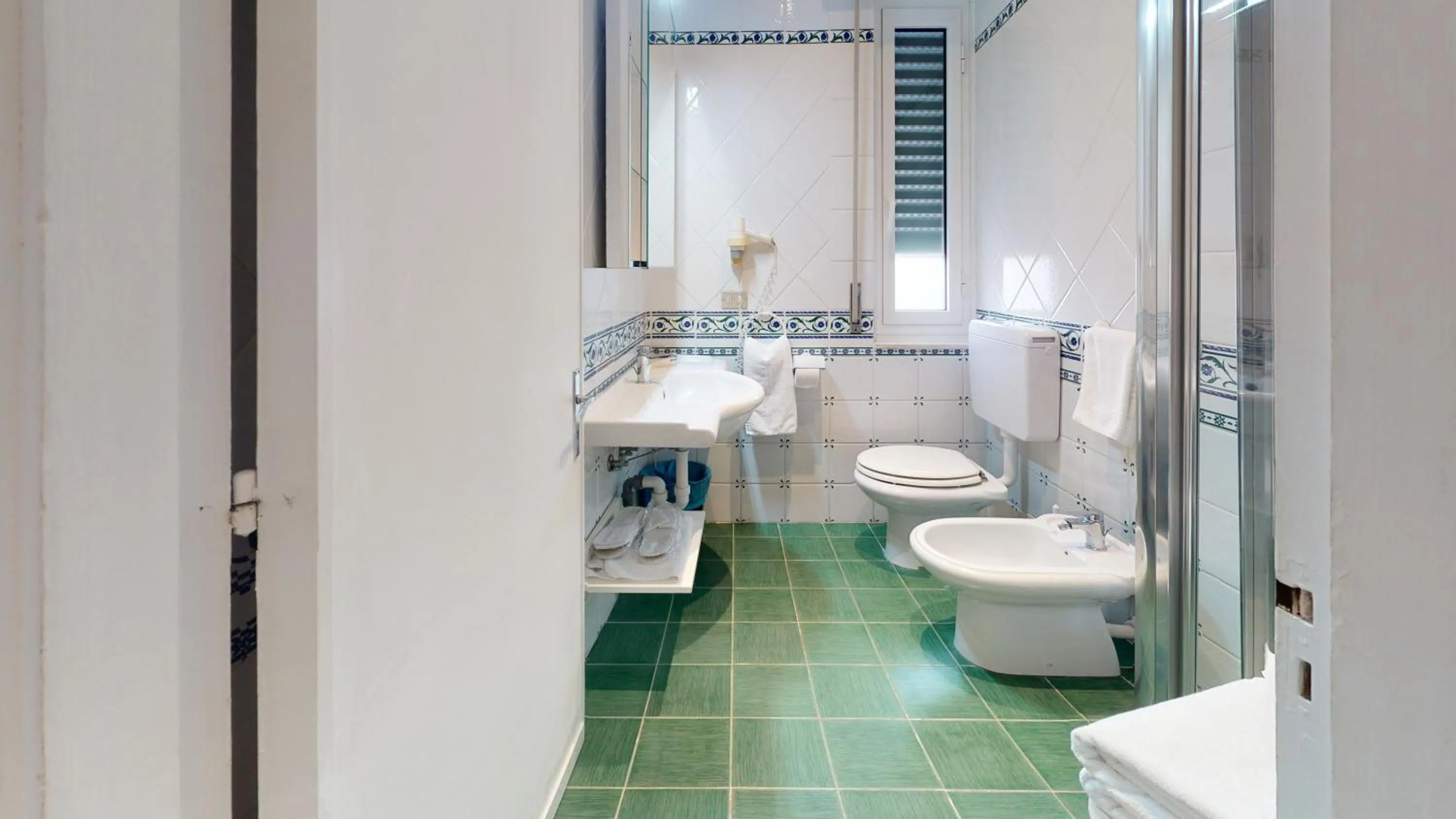 Toilet in Hotel Zunino