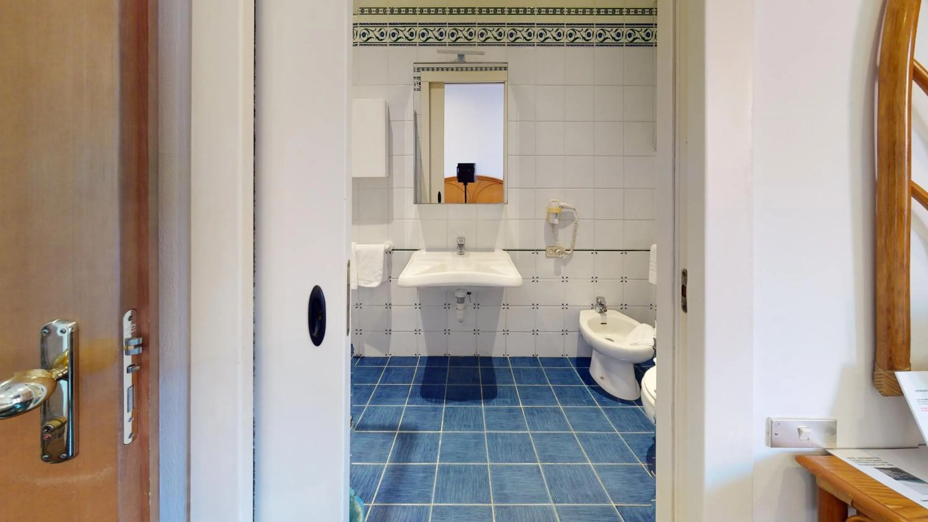 Toilet in Hotel Zunino