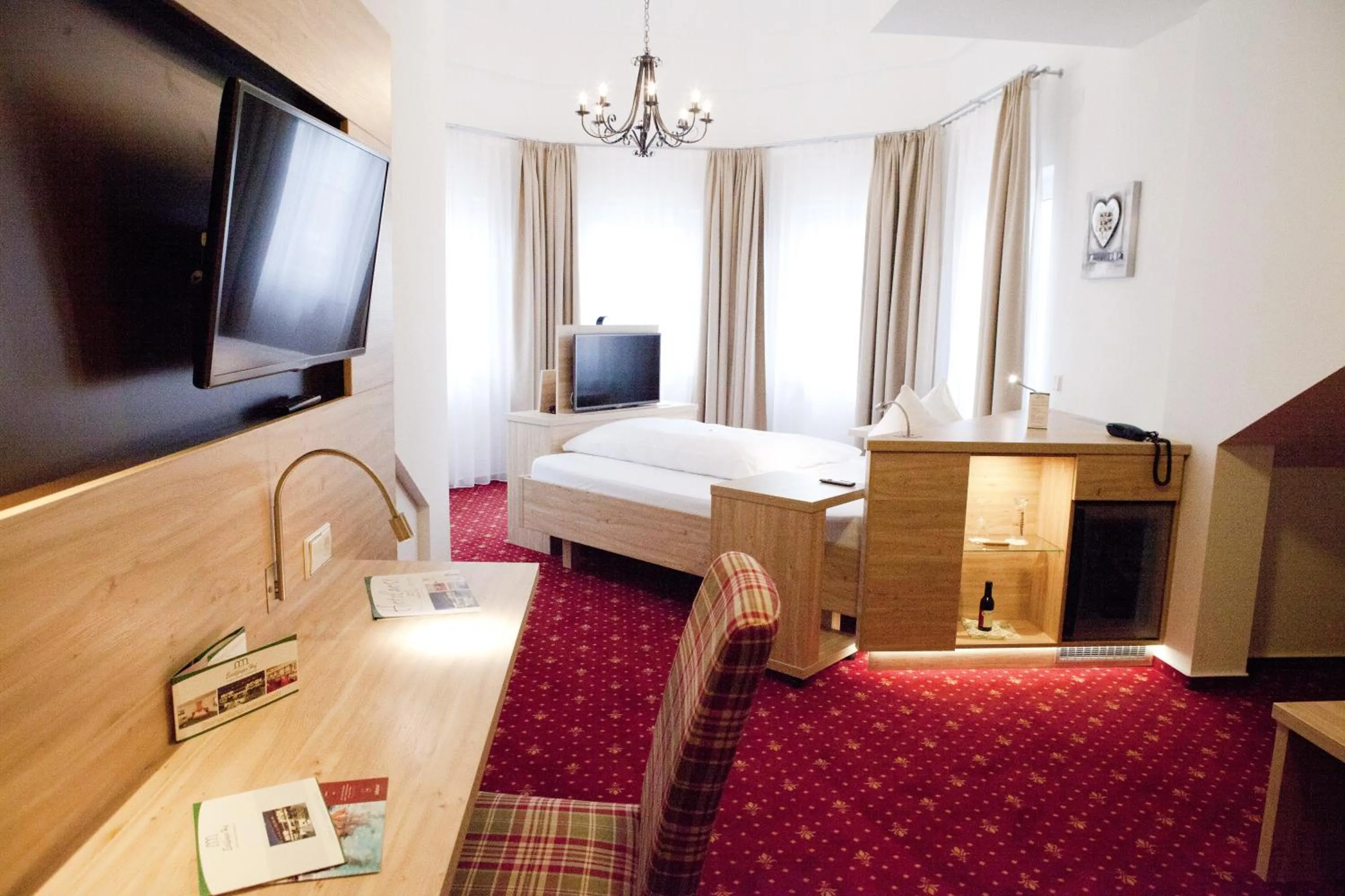 Photo of the whole room, Bed in Edelfinger Hof