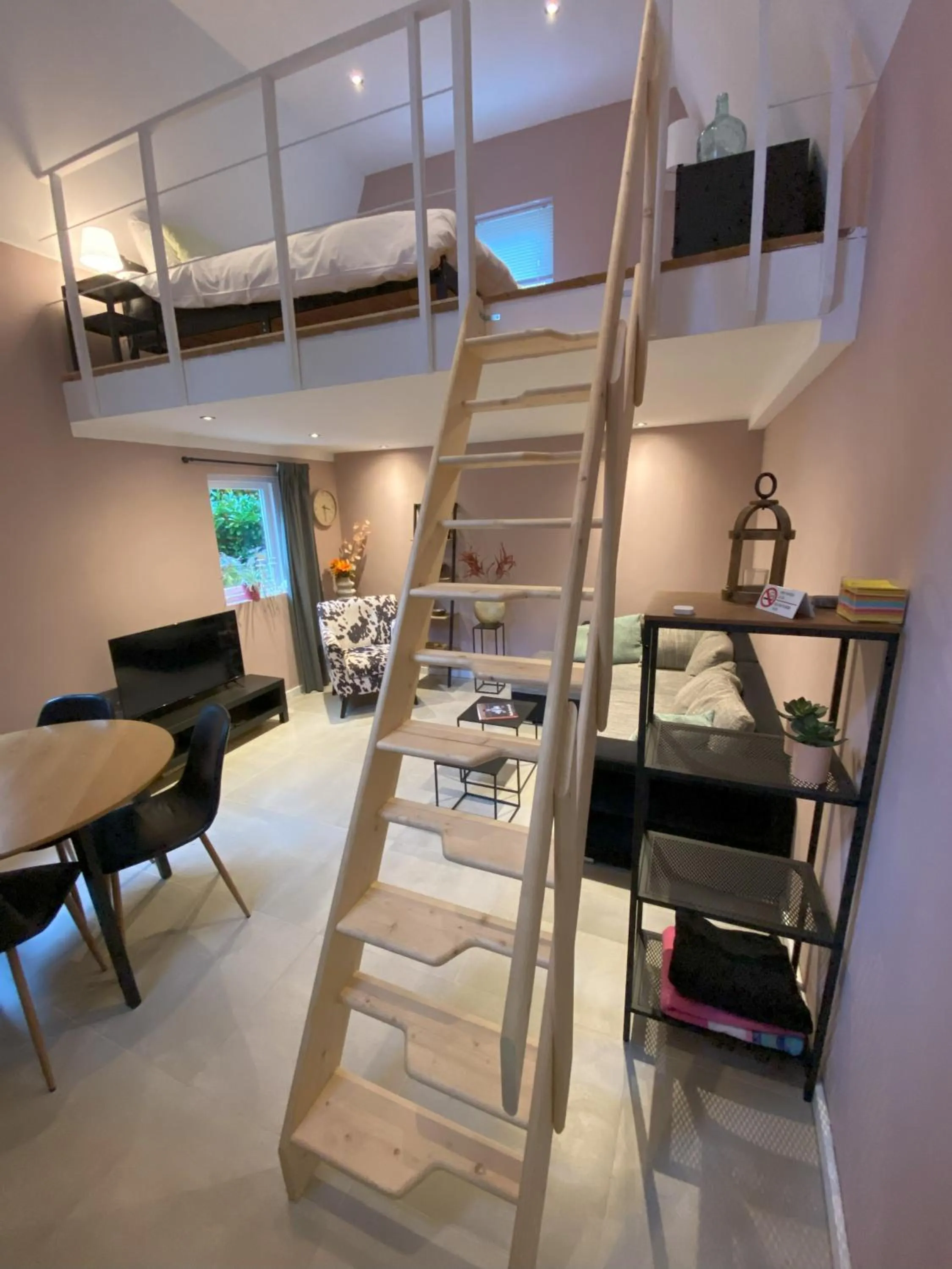 Bed in In de aap gelogeerd