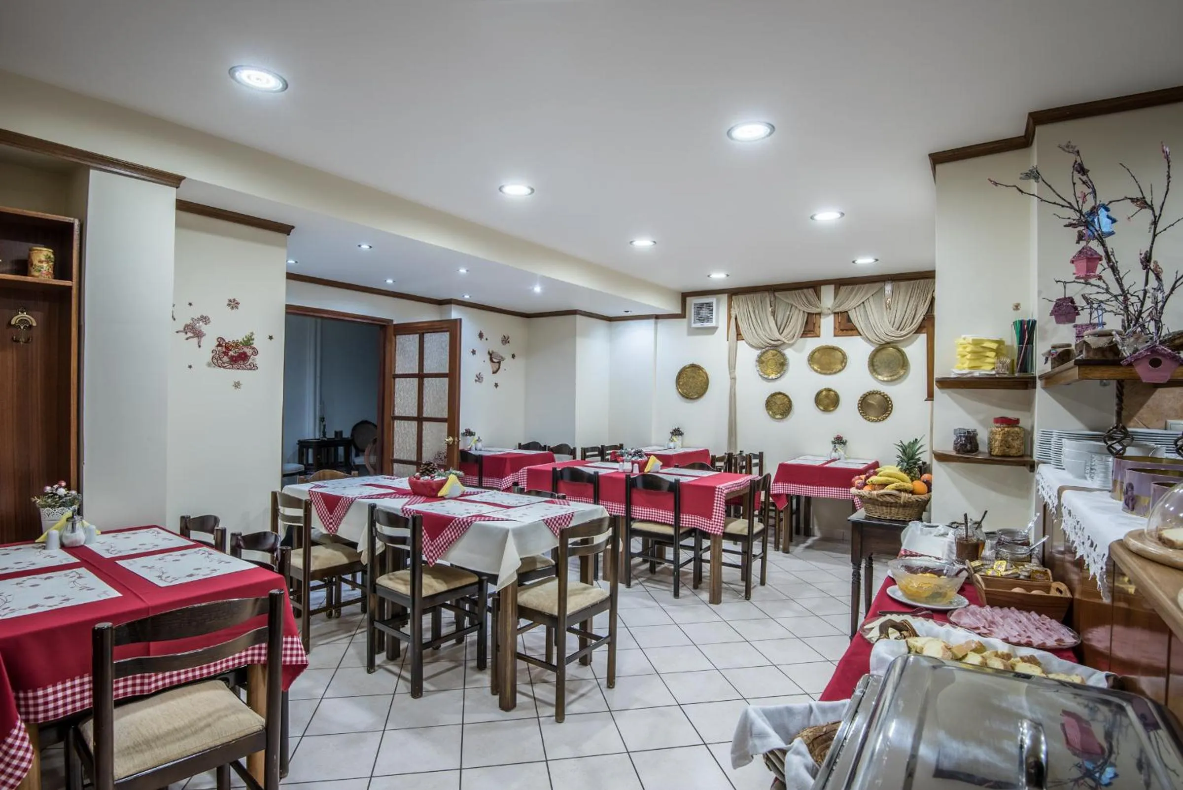 Restaurant/places to eat in Marianna's Home Accommodation