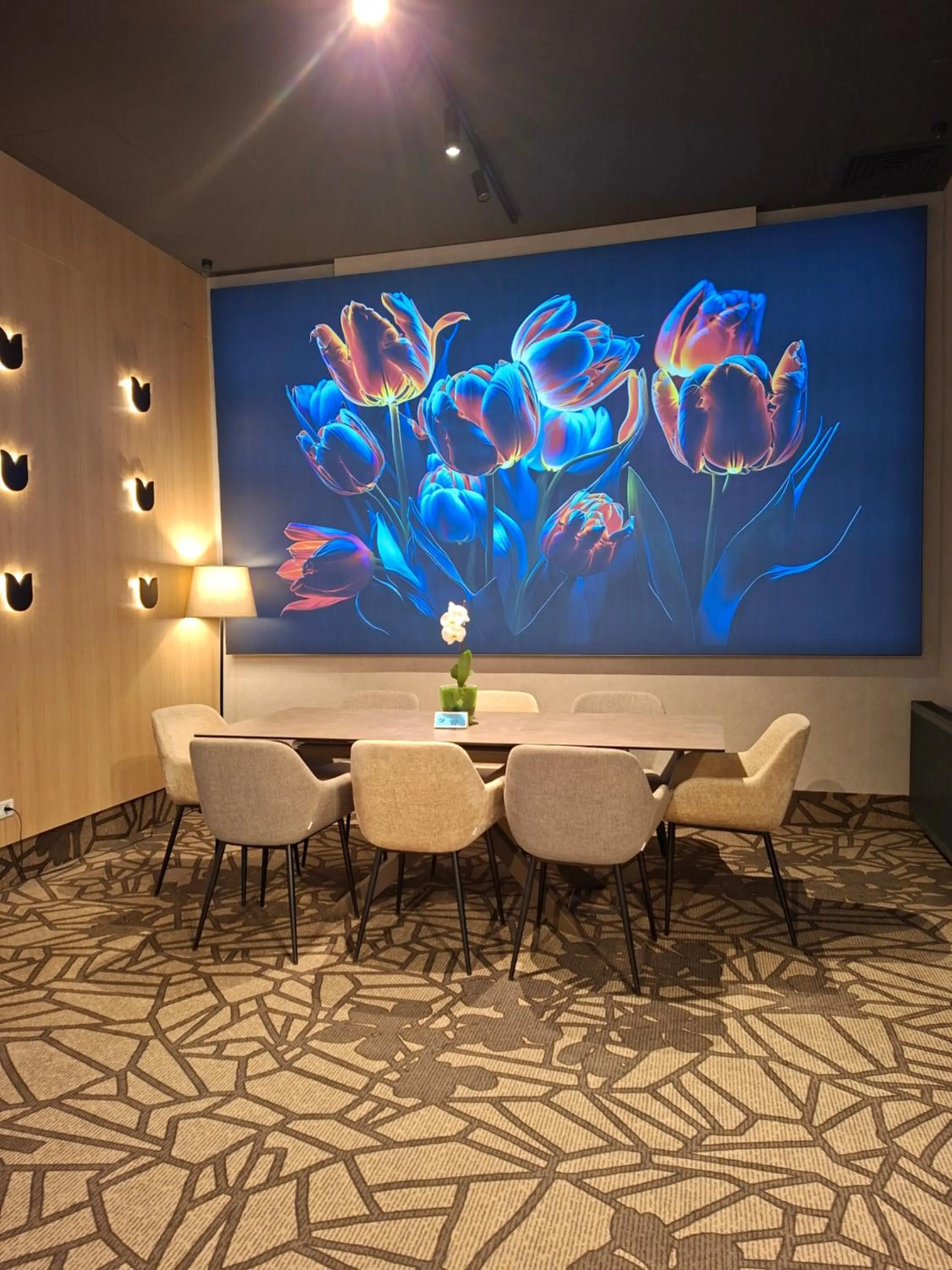 Communal lounge/ TV room in ibis Styles Pitesti Arges