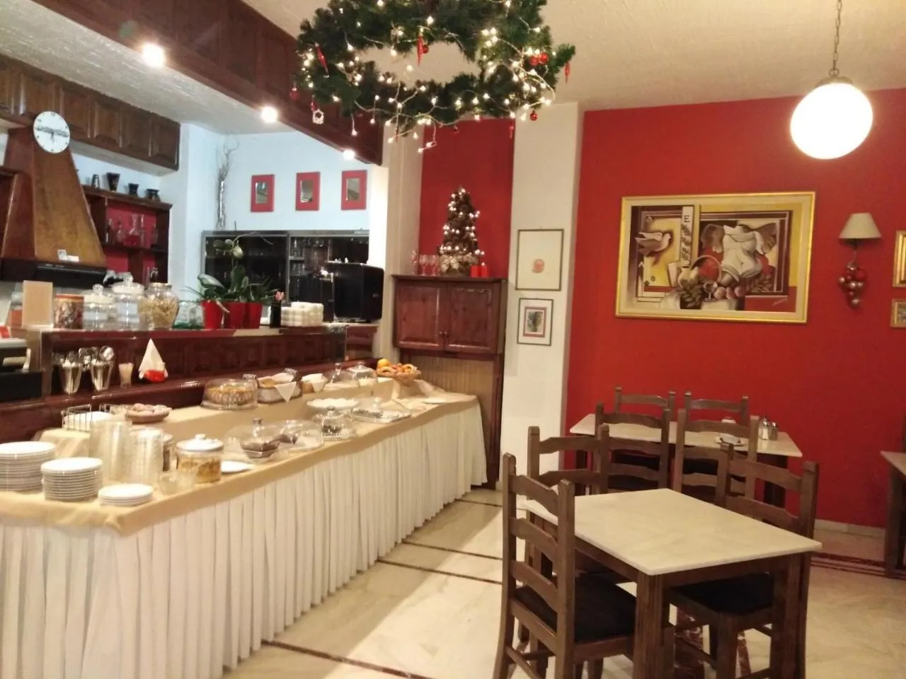 Restaurant/places to eat in Kouros Hotel