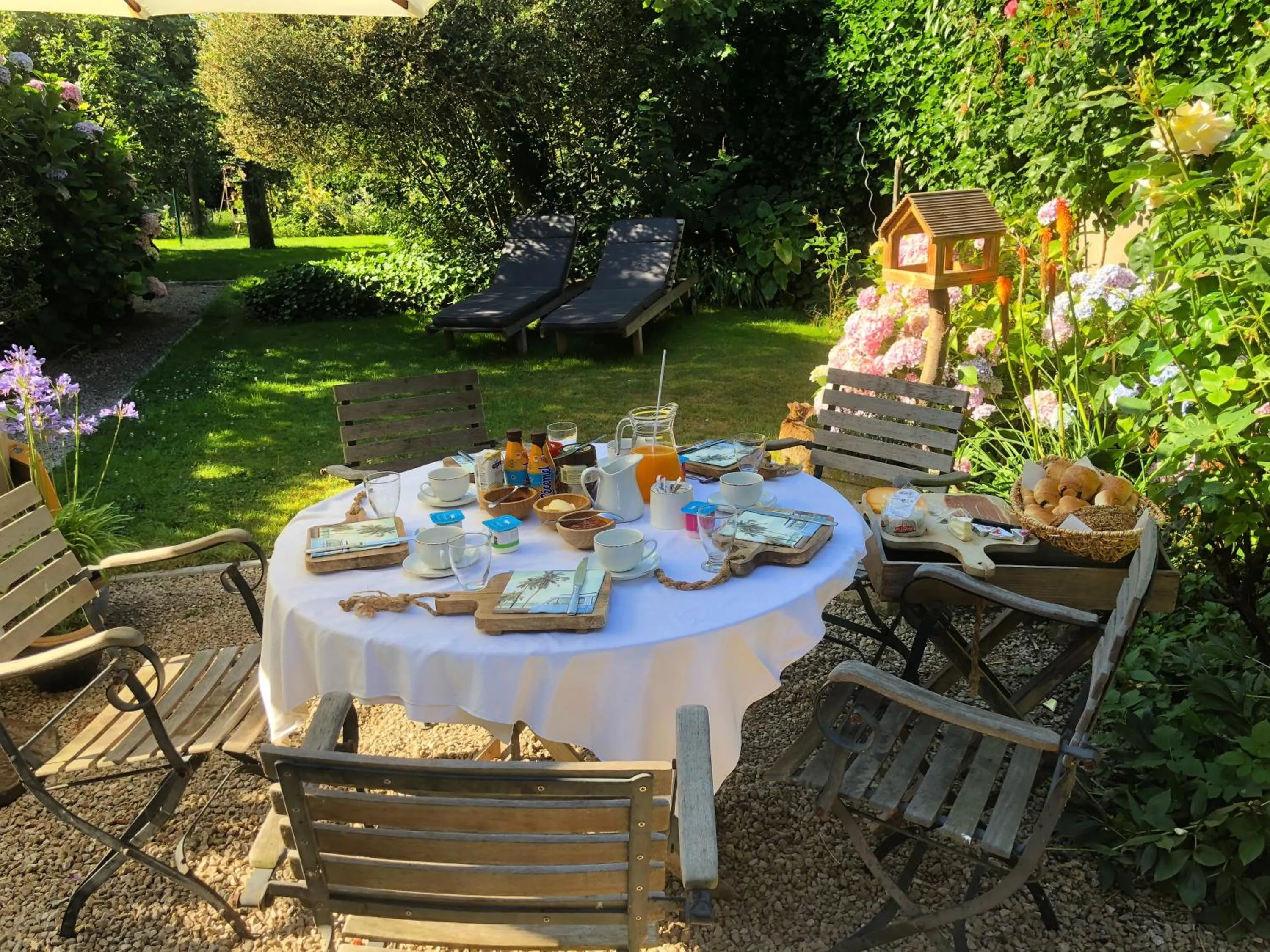 Dining area in Beaux Temps b&b