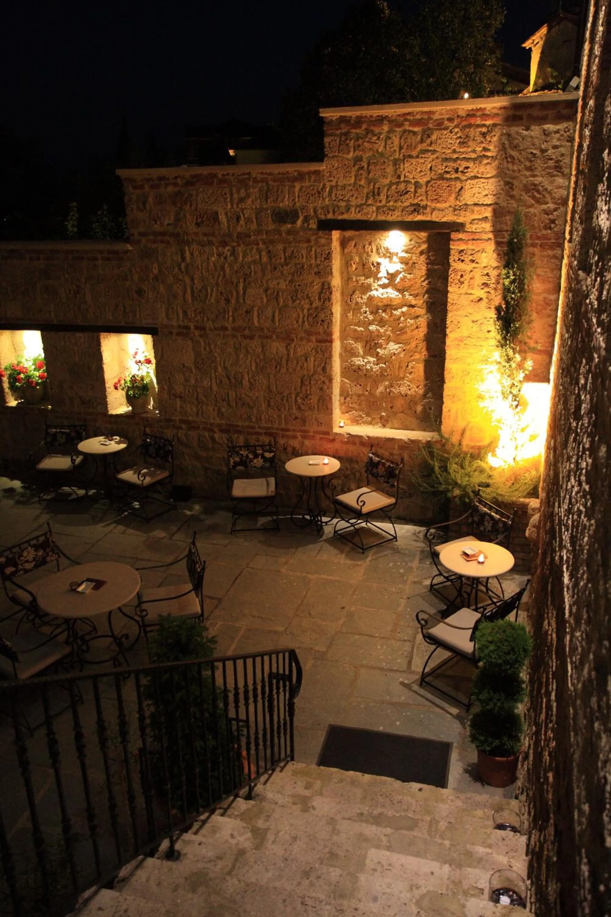 Garden in Varosi 4 Seasons