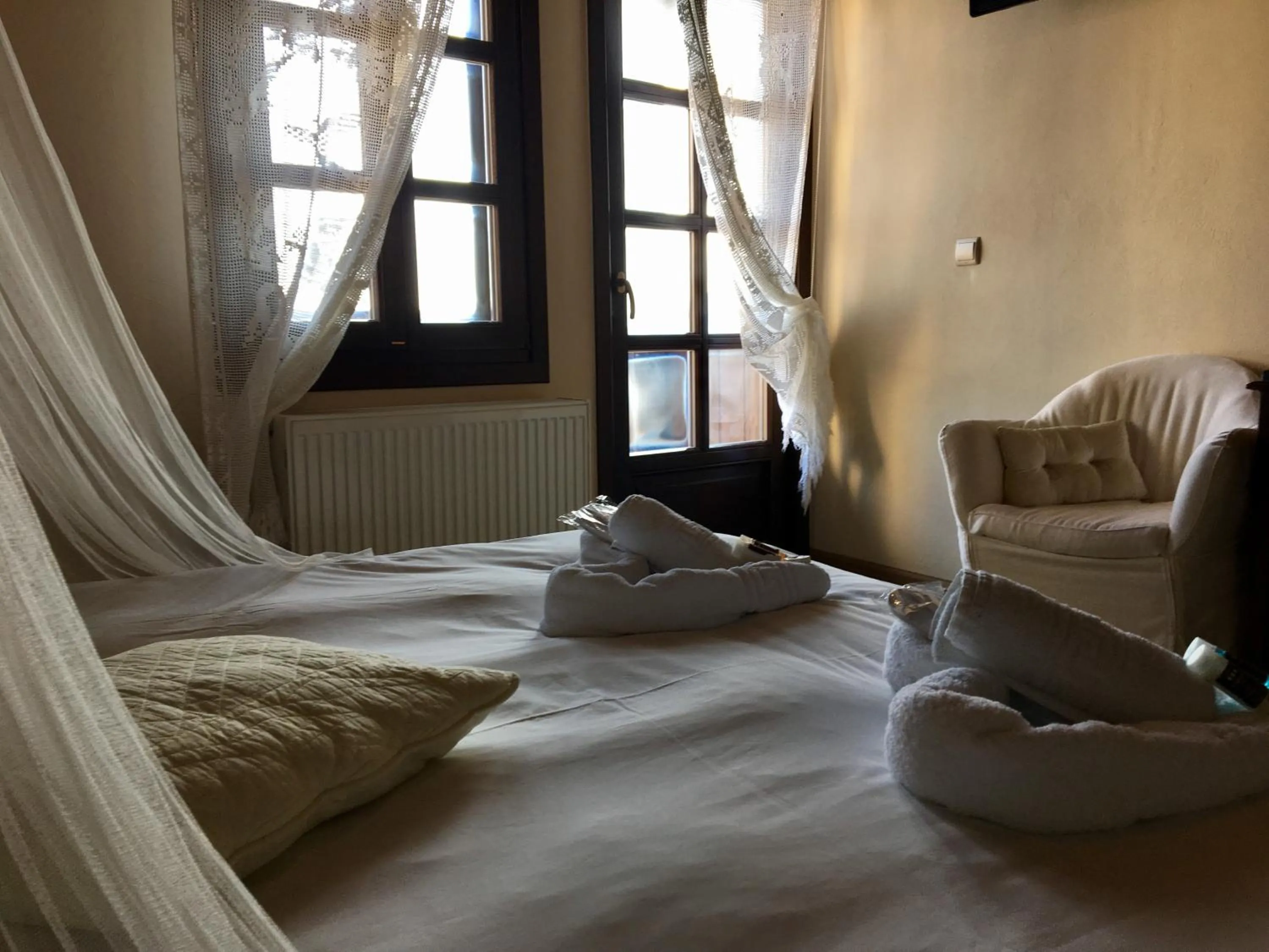 Decorative detail, Bed in Varosi 4 Seasons