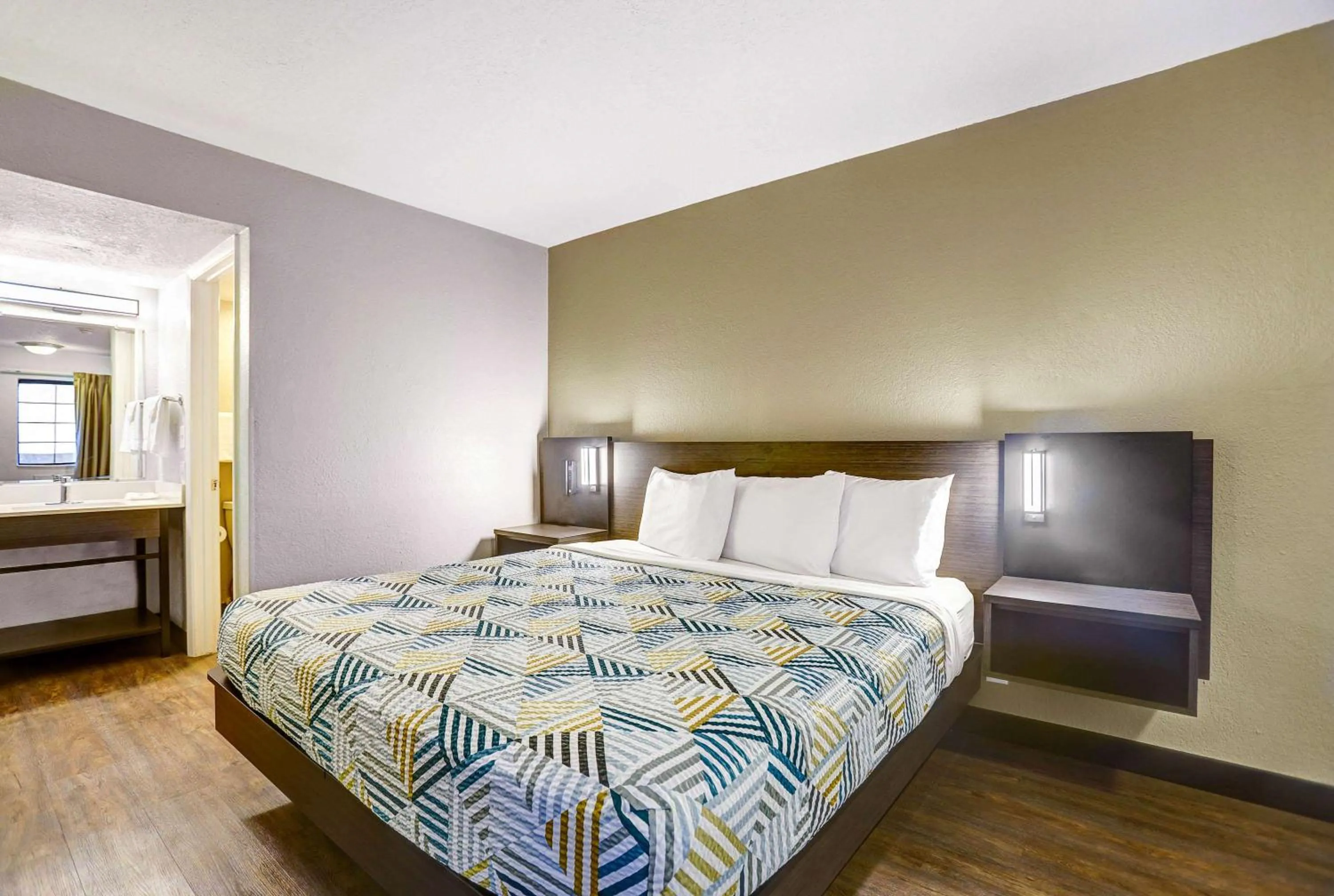 Photo of the whole room, Bed in Motel 6-Amarillo, TX - Airport