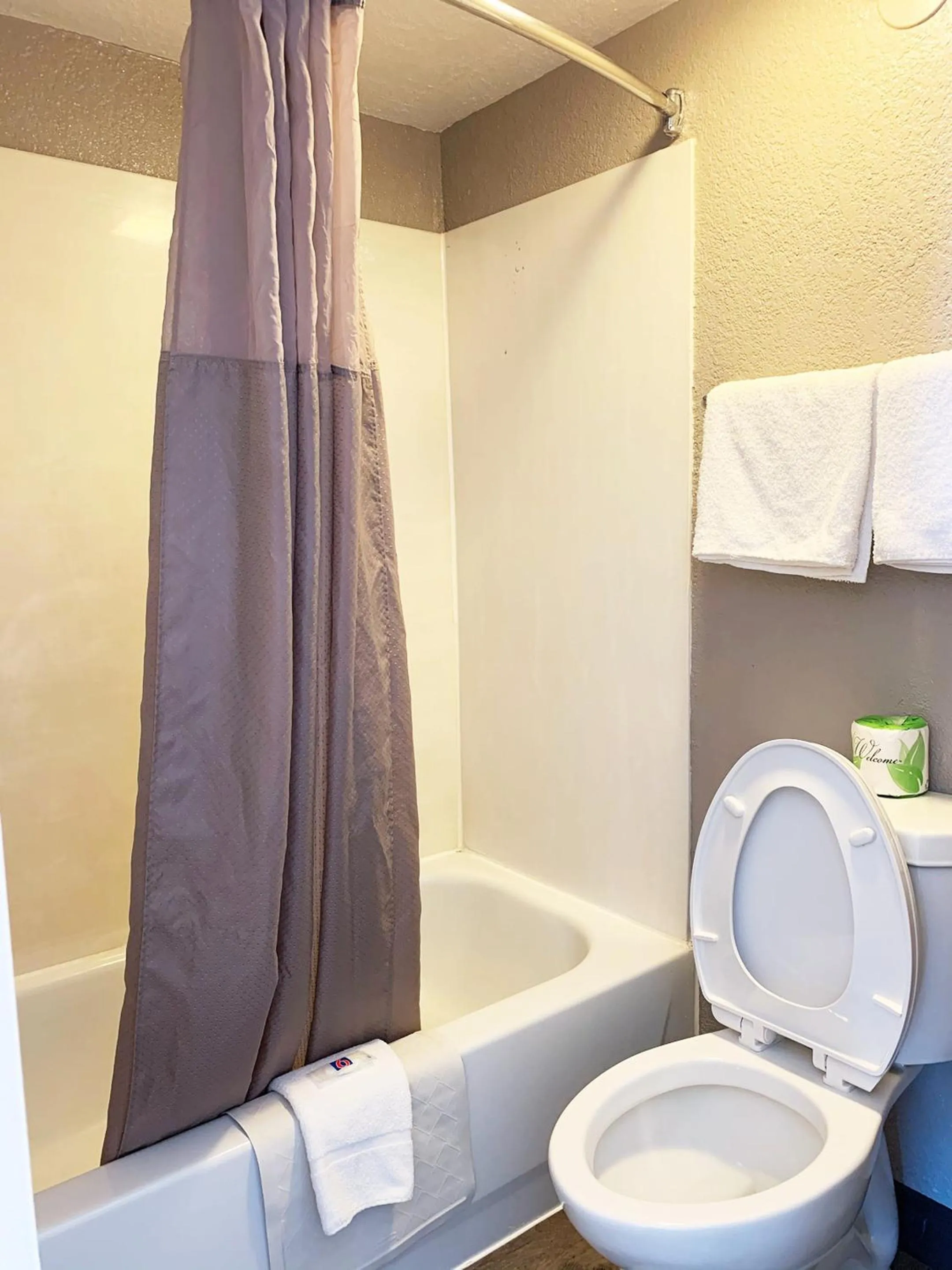 Bath in Motel 6-Amarillo, TX - Airport