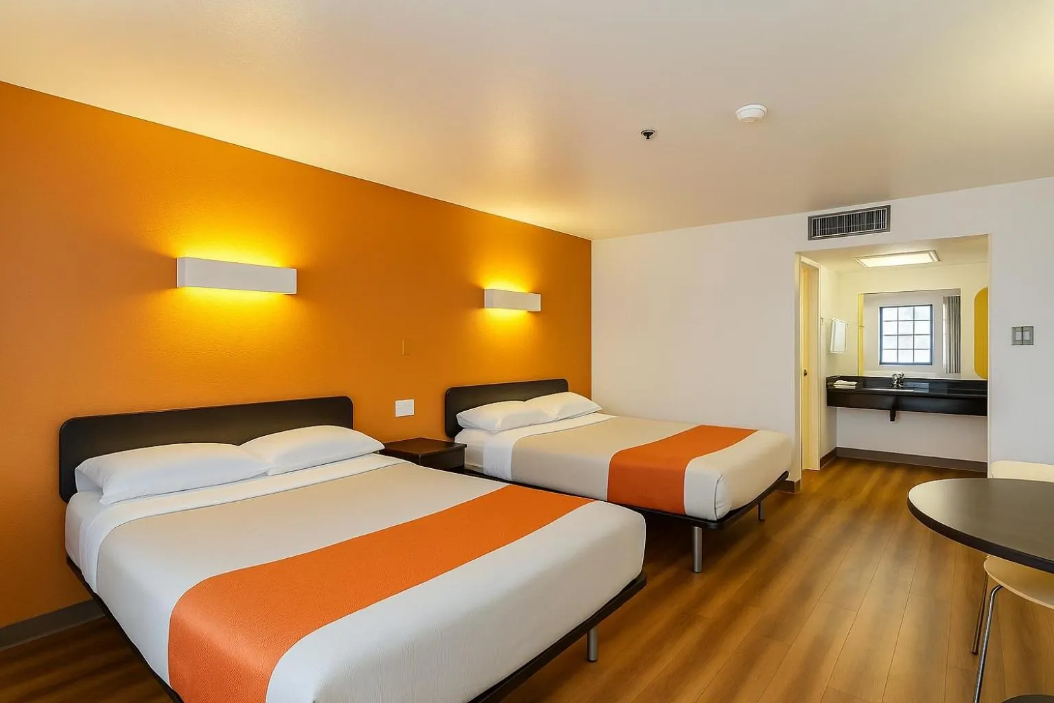 Bedroom, Bed in Motel 6-Thousand Oaks, CA