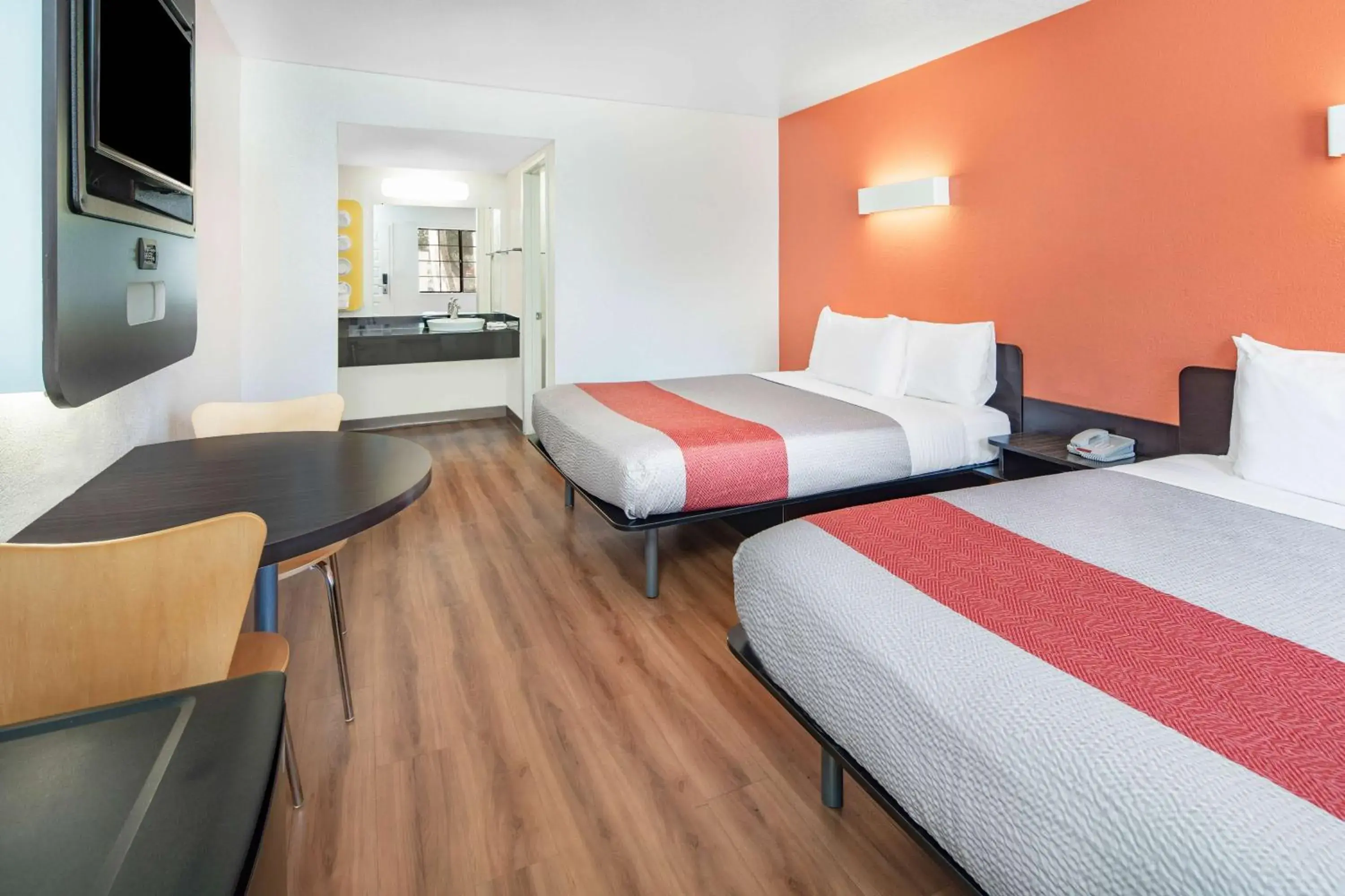 Premium Quadruple Room in Motel 6-Thousand Oaks, CA Premium Quadruple Room in Motel 6-Thousand Oaks, CA