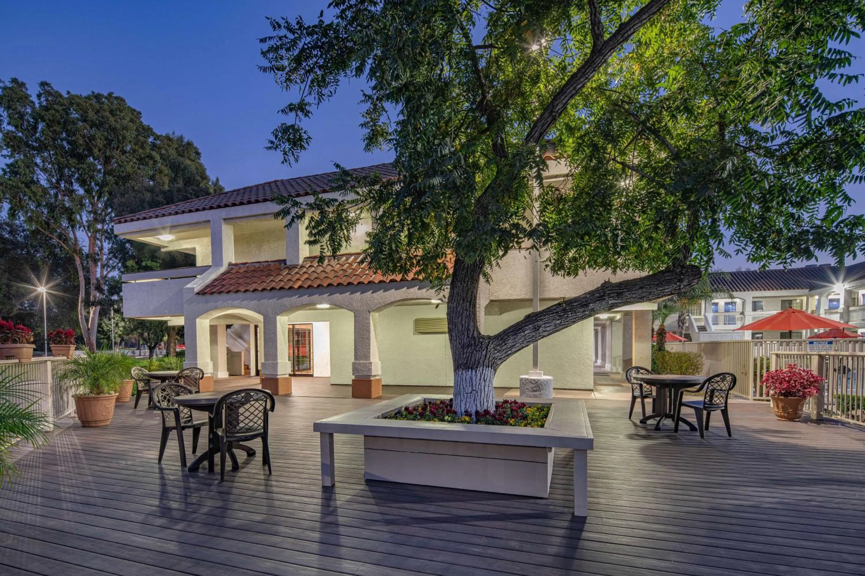 Property building in Motel 6-Thousand Oaks, CA