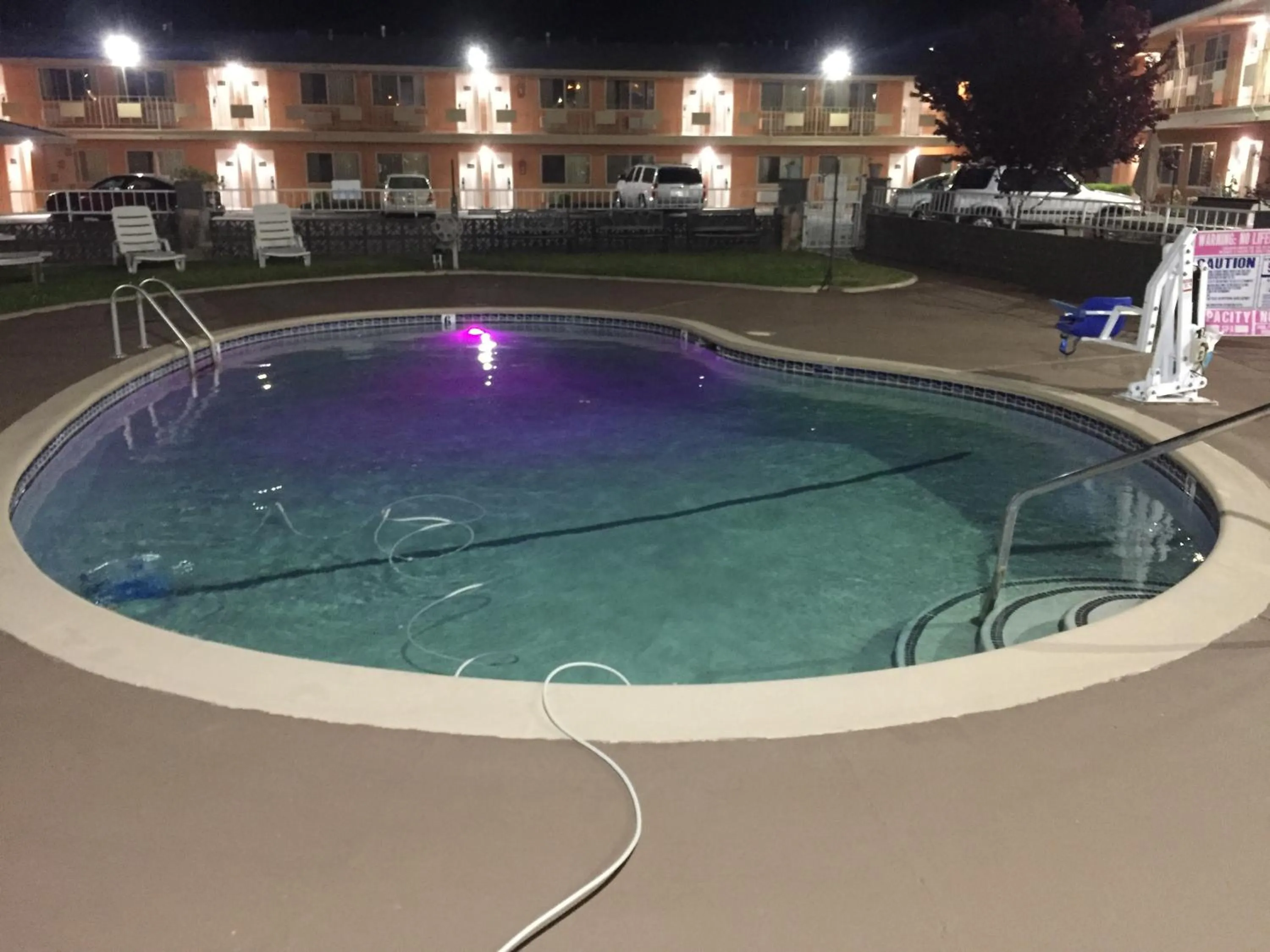 Swimming Pool in Americas Best Value Inn Red Bluff