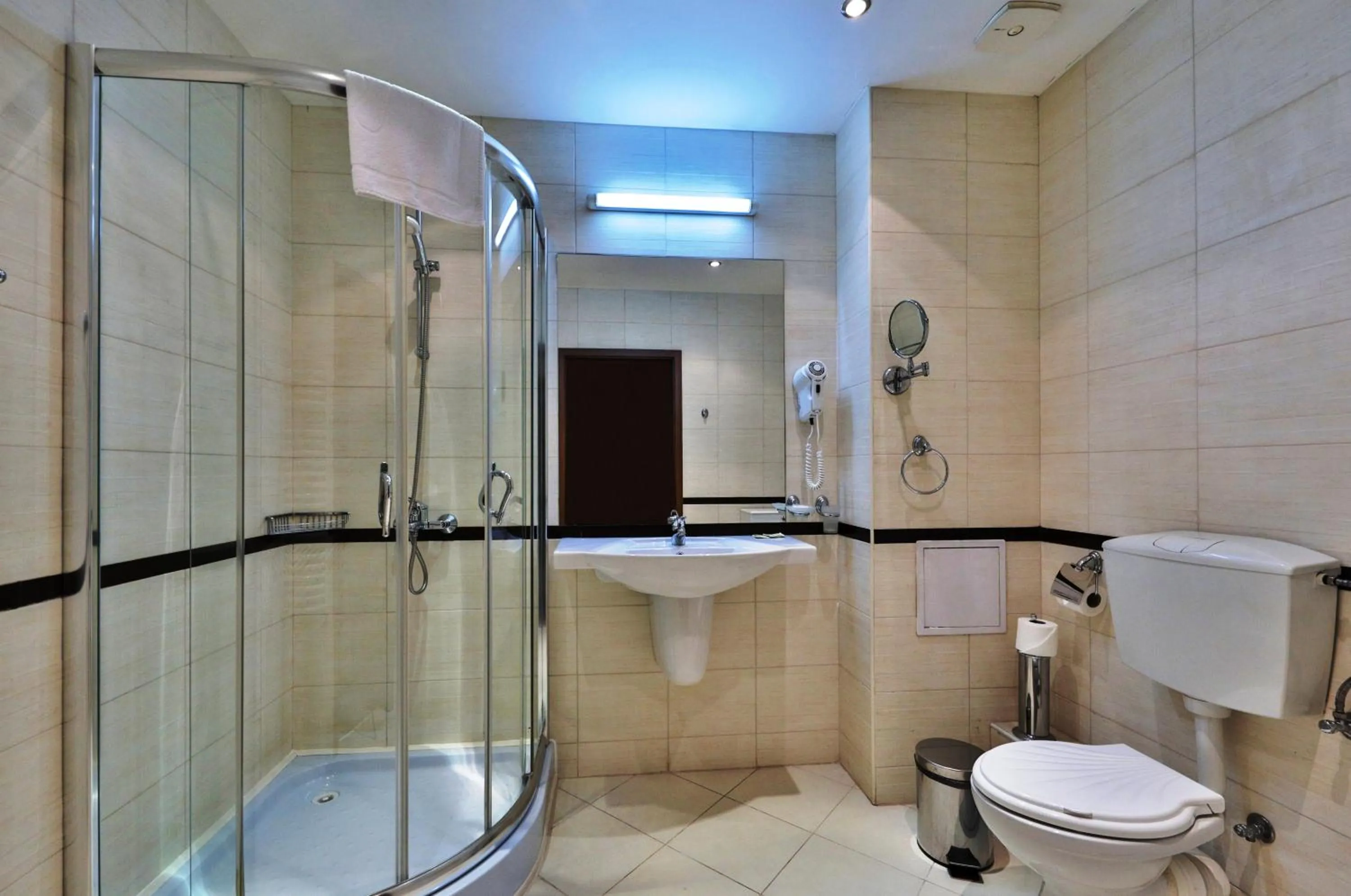 Bathroom in Bellevue Residence Apartments