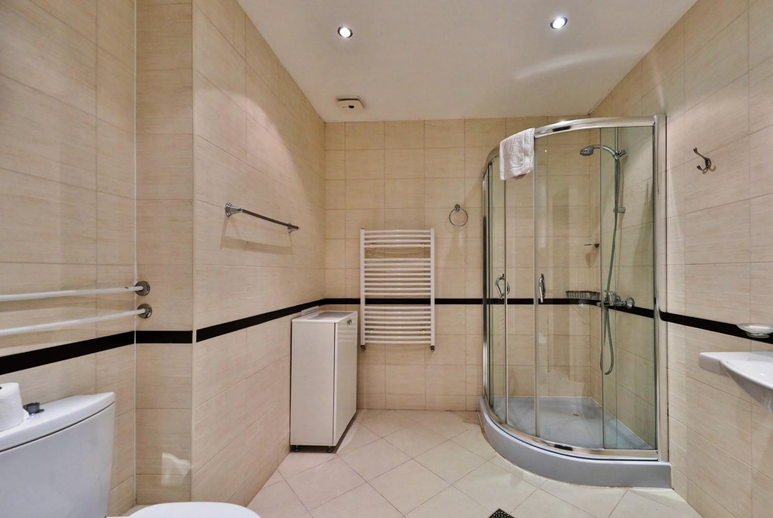 Bathroom in Bellevue Residence Apartments