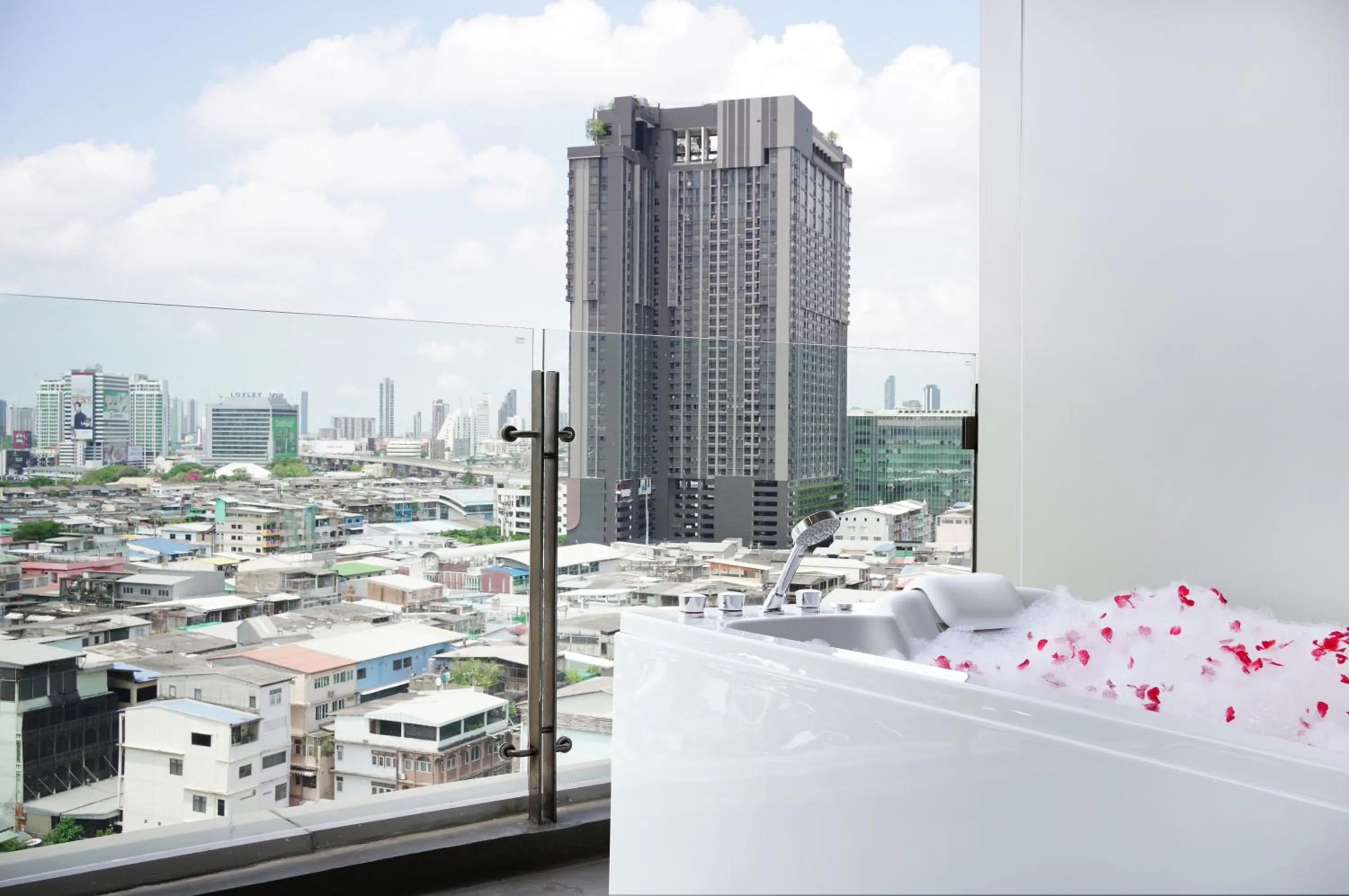 Open Air Bath in Valia Hotel Bangkok