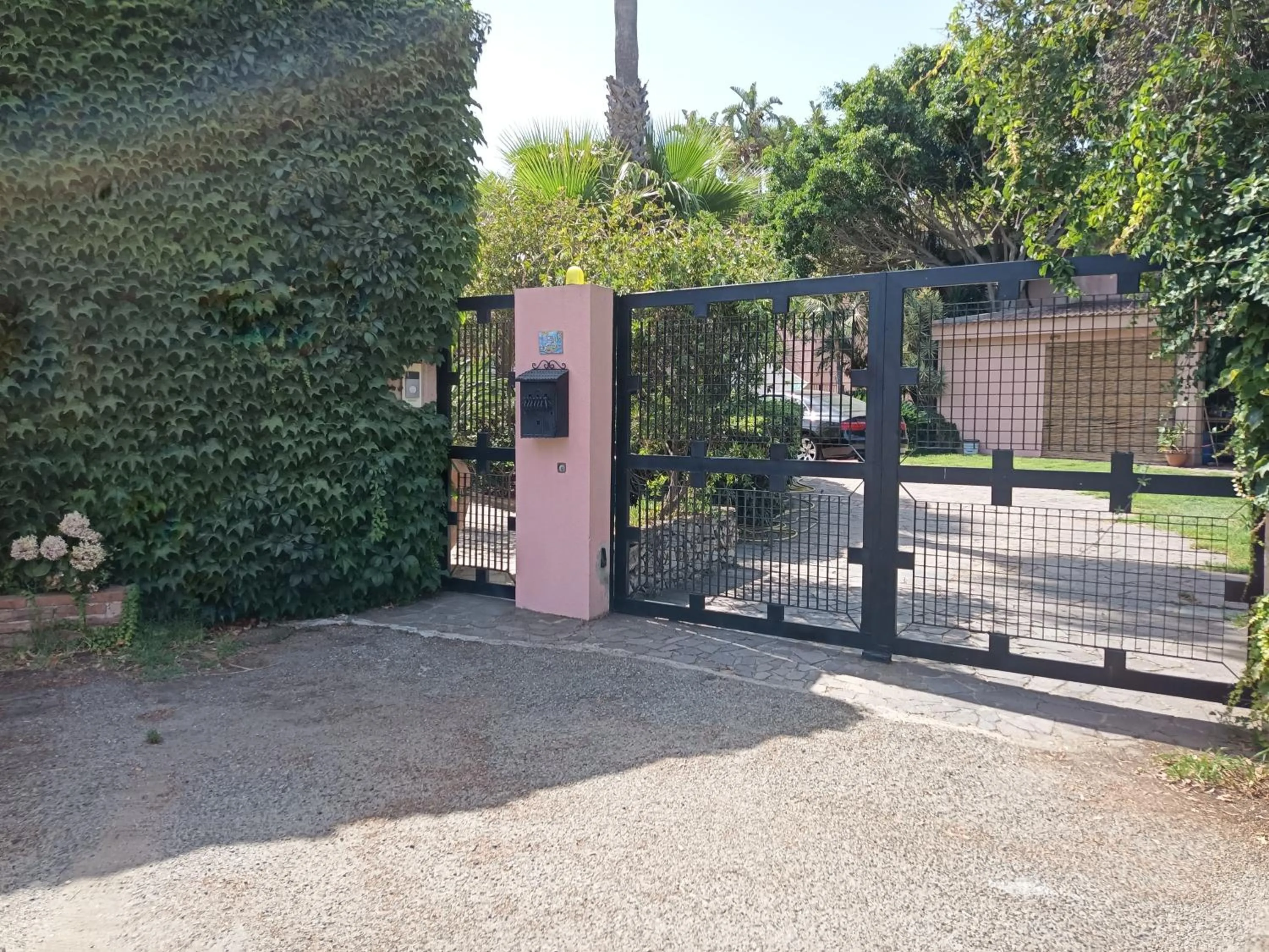 Facade/entrance in Villa Grande