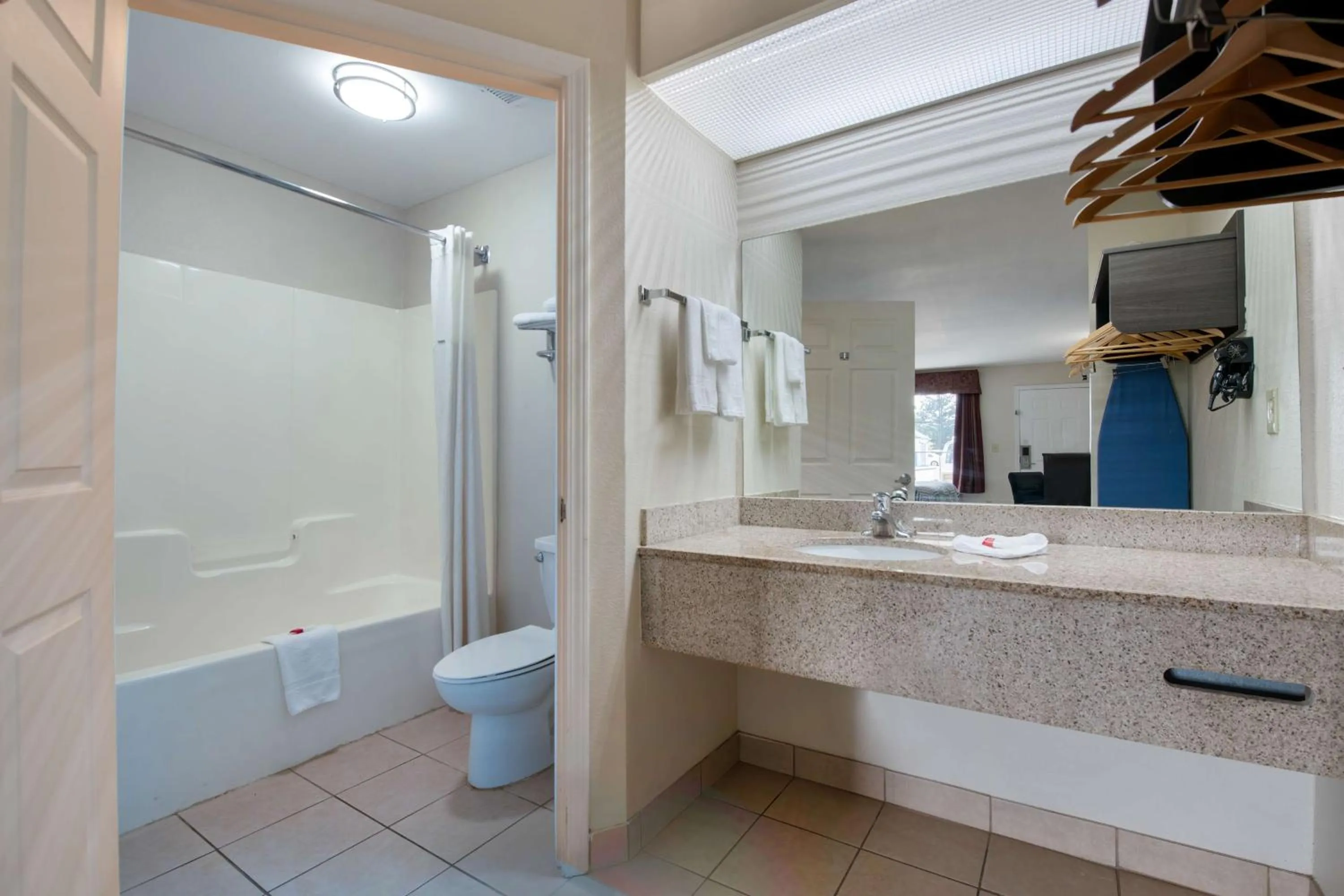 Bathroom in Motel 6 Macon, GA I 475