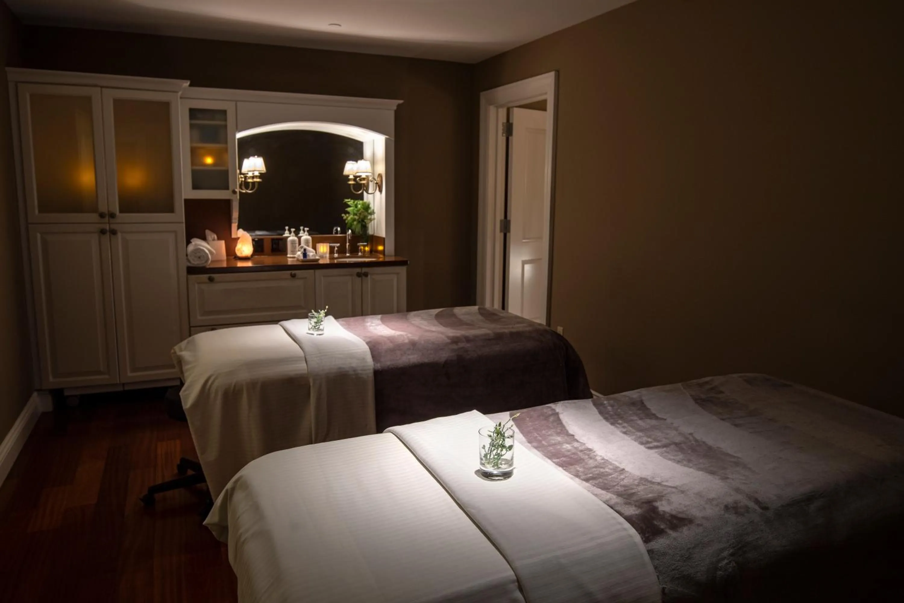 Spa and wellness centre/facilities, Bed in The Pfister Hotel