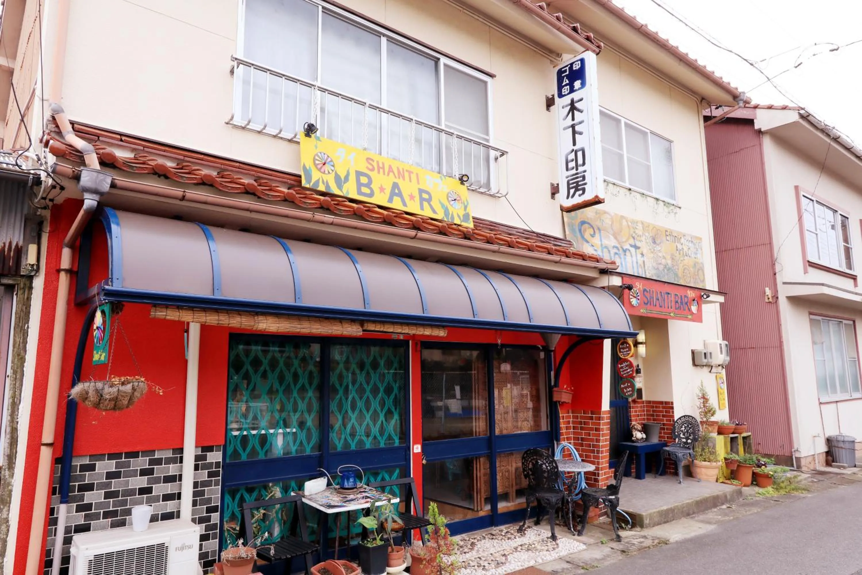 Facade/entrance in Shanti House Sakaiminato