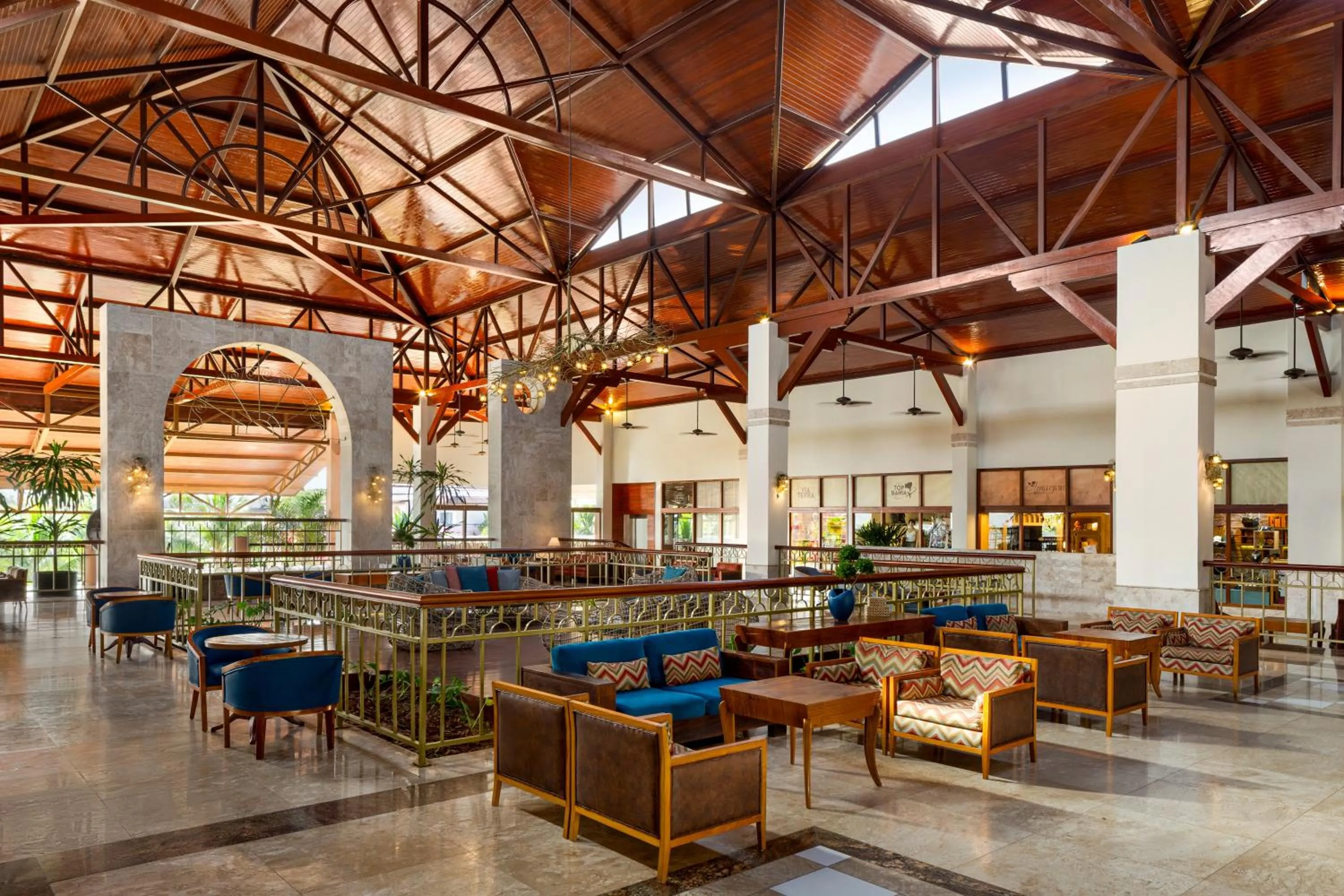 Lounge or bar in Grand Palladium Imbassaí Resort & Spa - All Inclusive