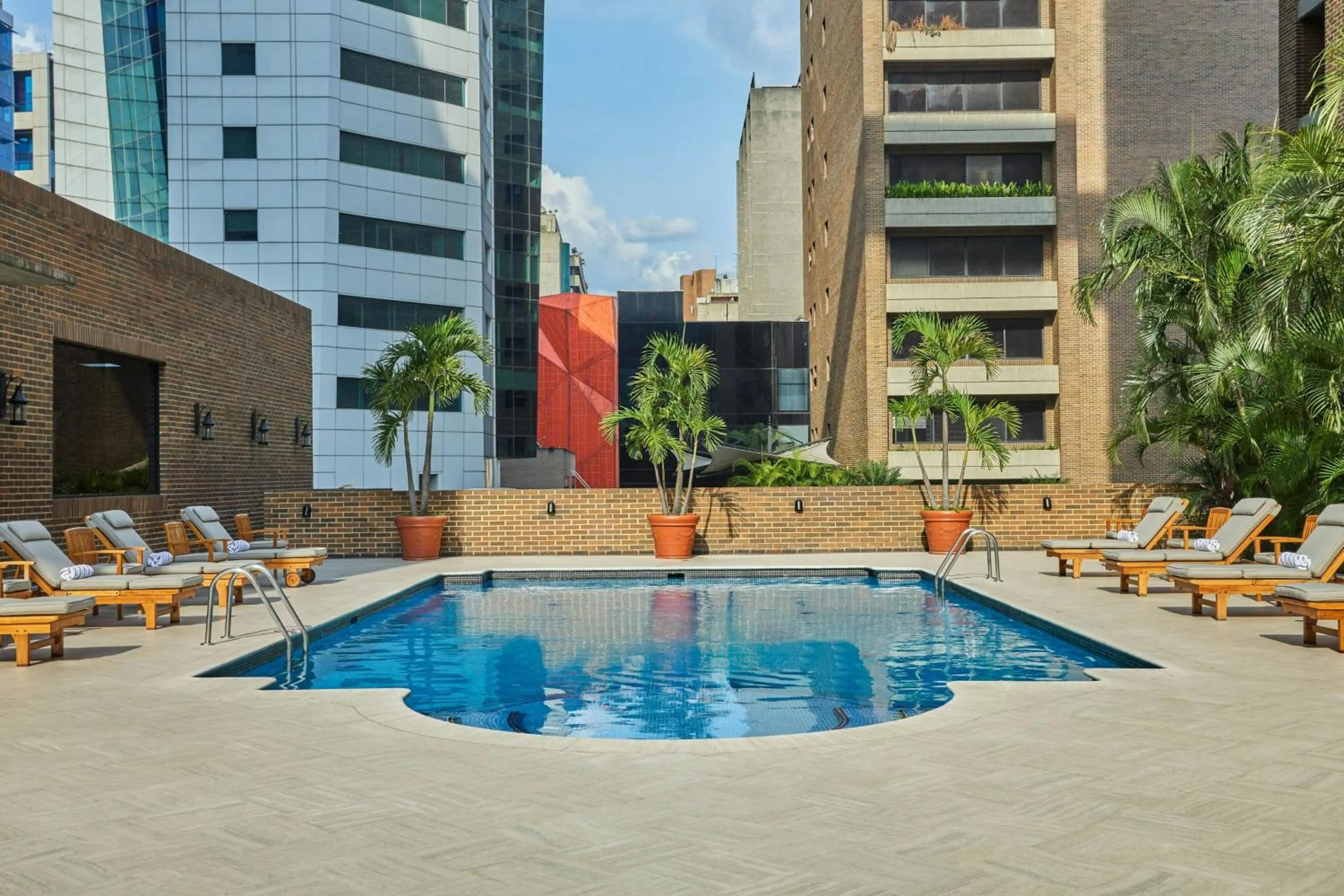 Swimming pool in JW Marriott Caracas