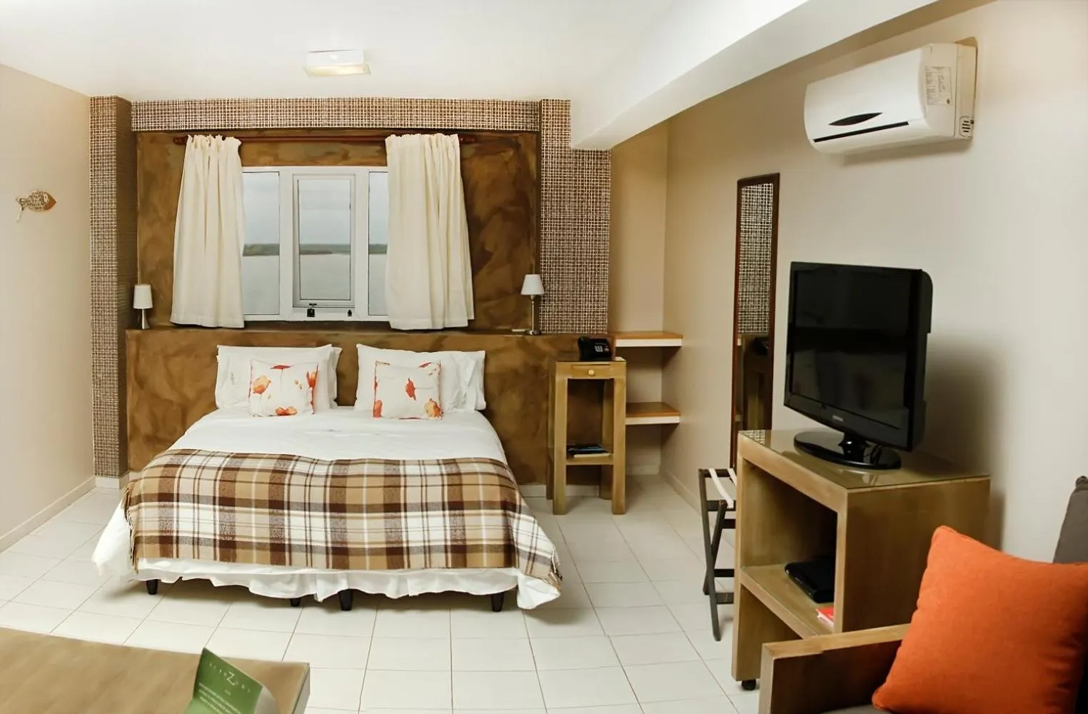 People in La Rozada Suites