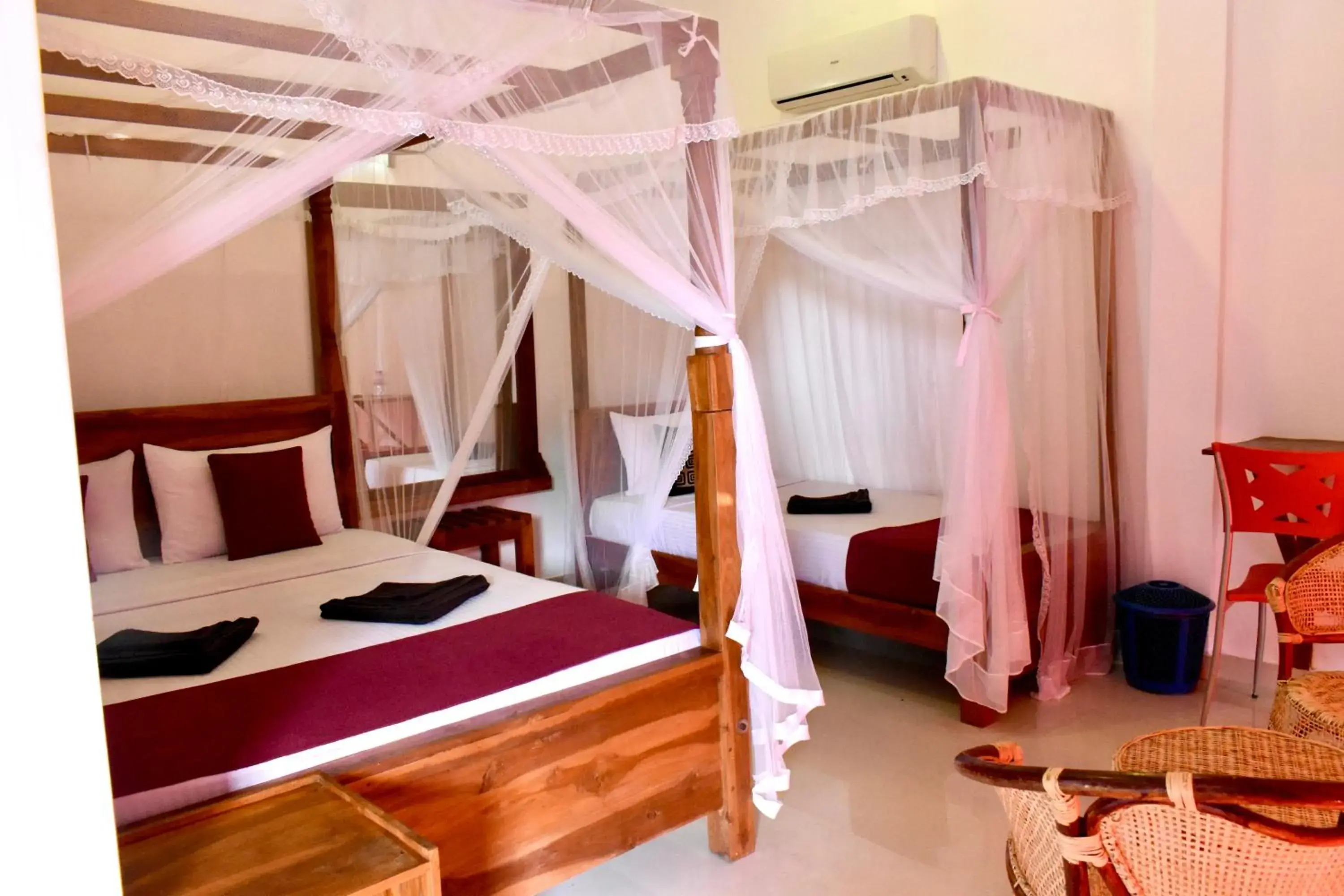 Deluxe Triple Room in Green Hut Nature Resort Deluxe Triple Room in Green Hut Nature Resort