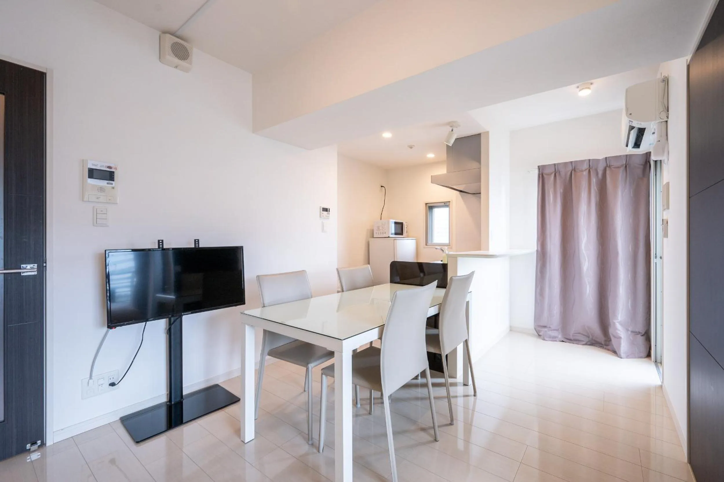 Photo of the whole room in Residence Hotel Hakata 8