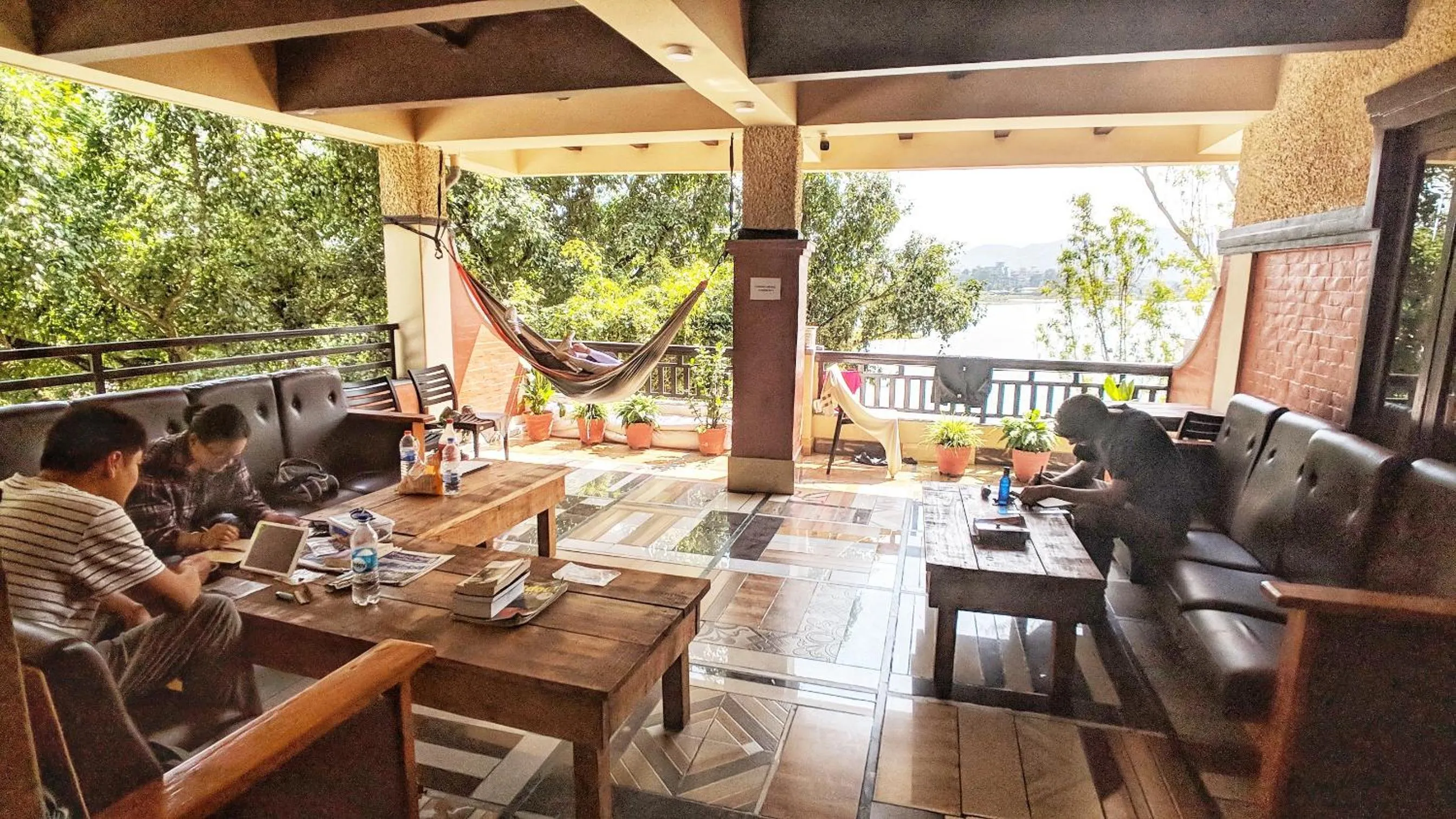 Patio in Hotel Forest Lake Backpackers' Hostel