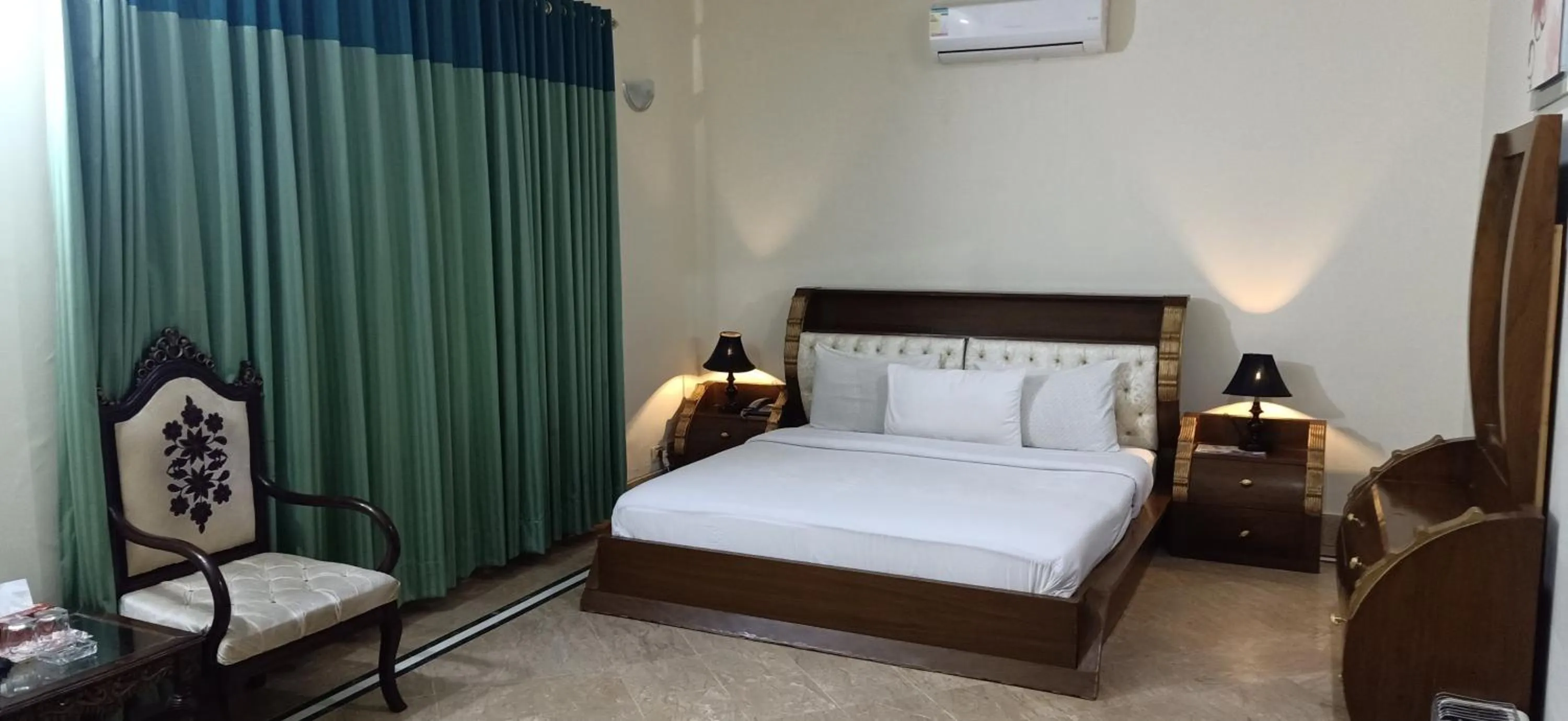Deluxe Double Room in Executive Galaxy Guest House Islamabad