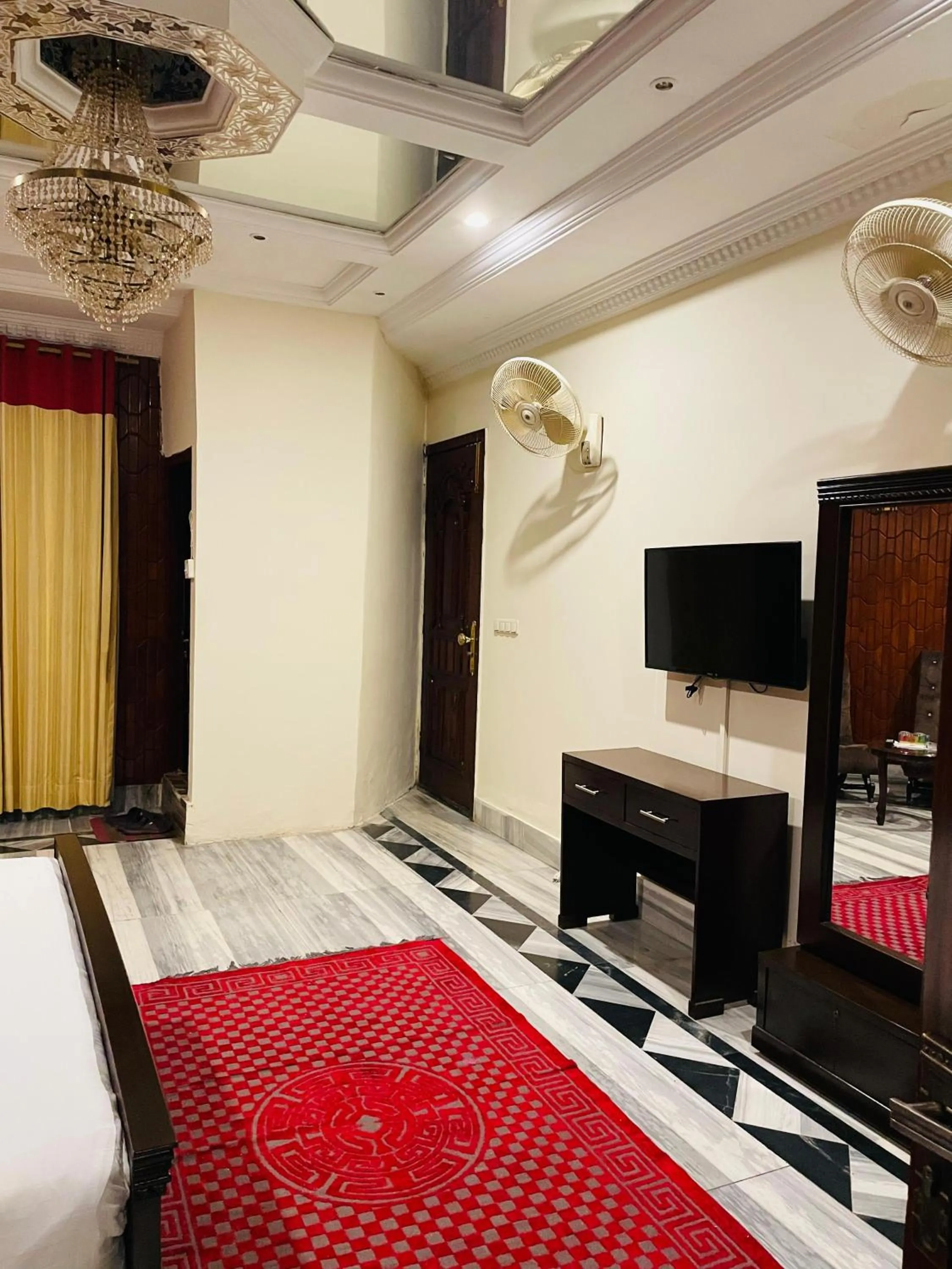 Bed in Executive Galaxy Guest House Islamabad