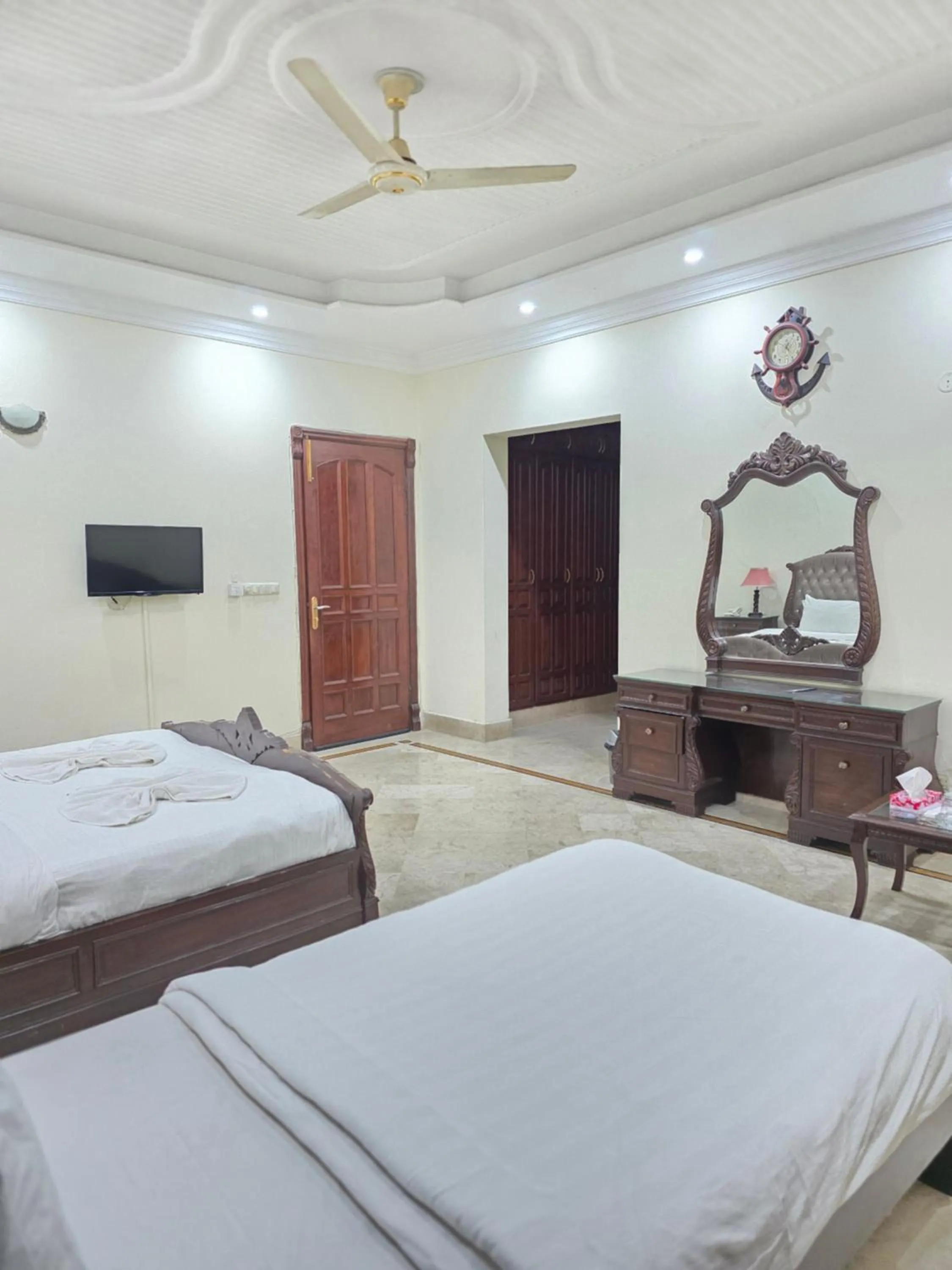 Bed in Executive Galaxy Guest House Islamabad