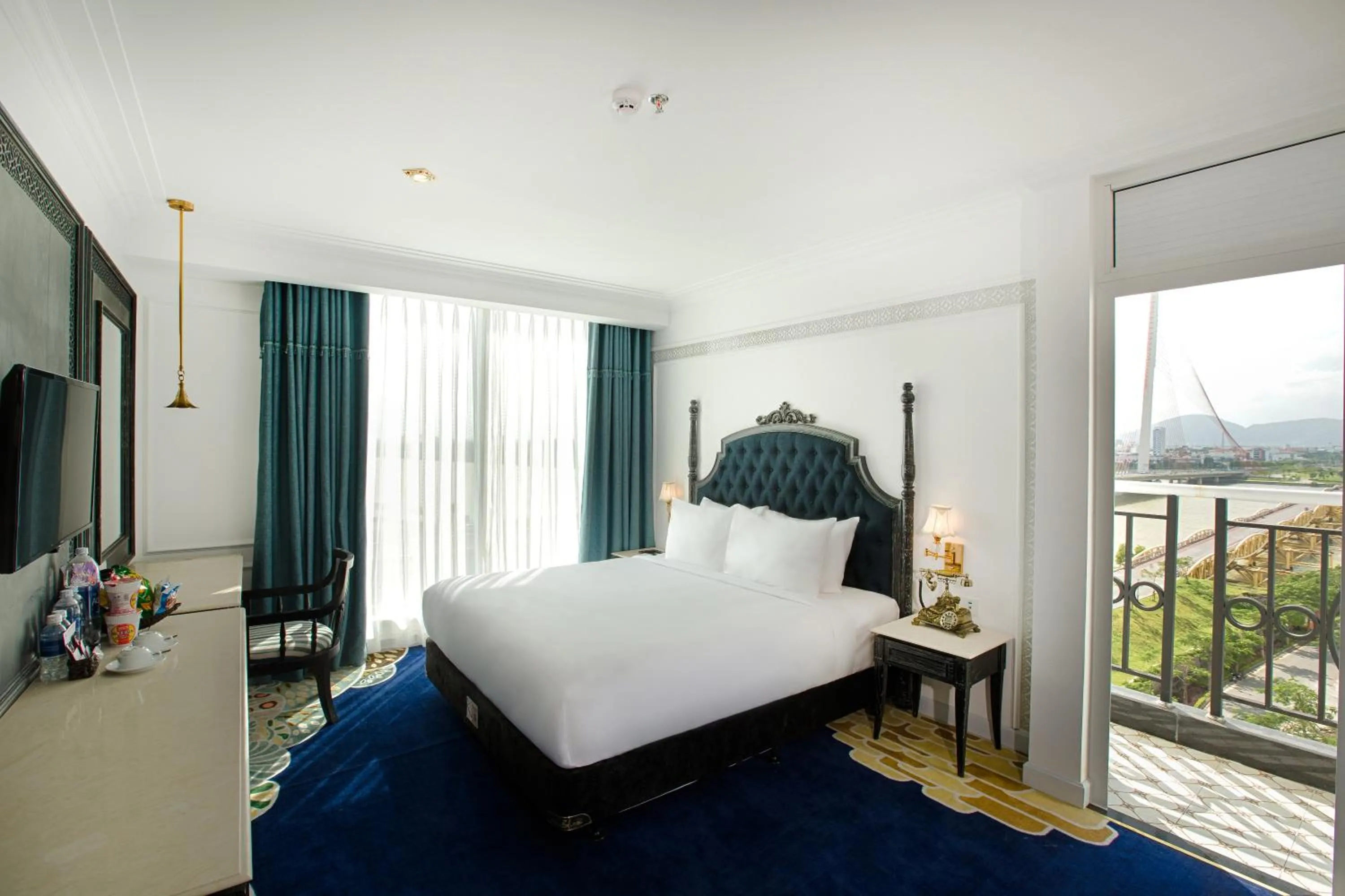 Balcony/Terrace, Bed in Fivitel Da Nang