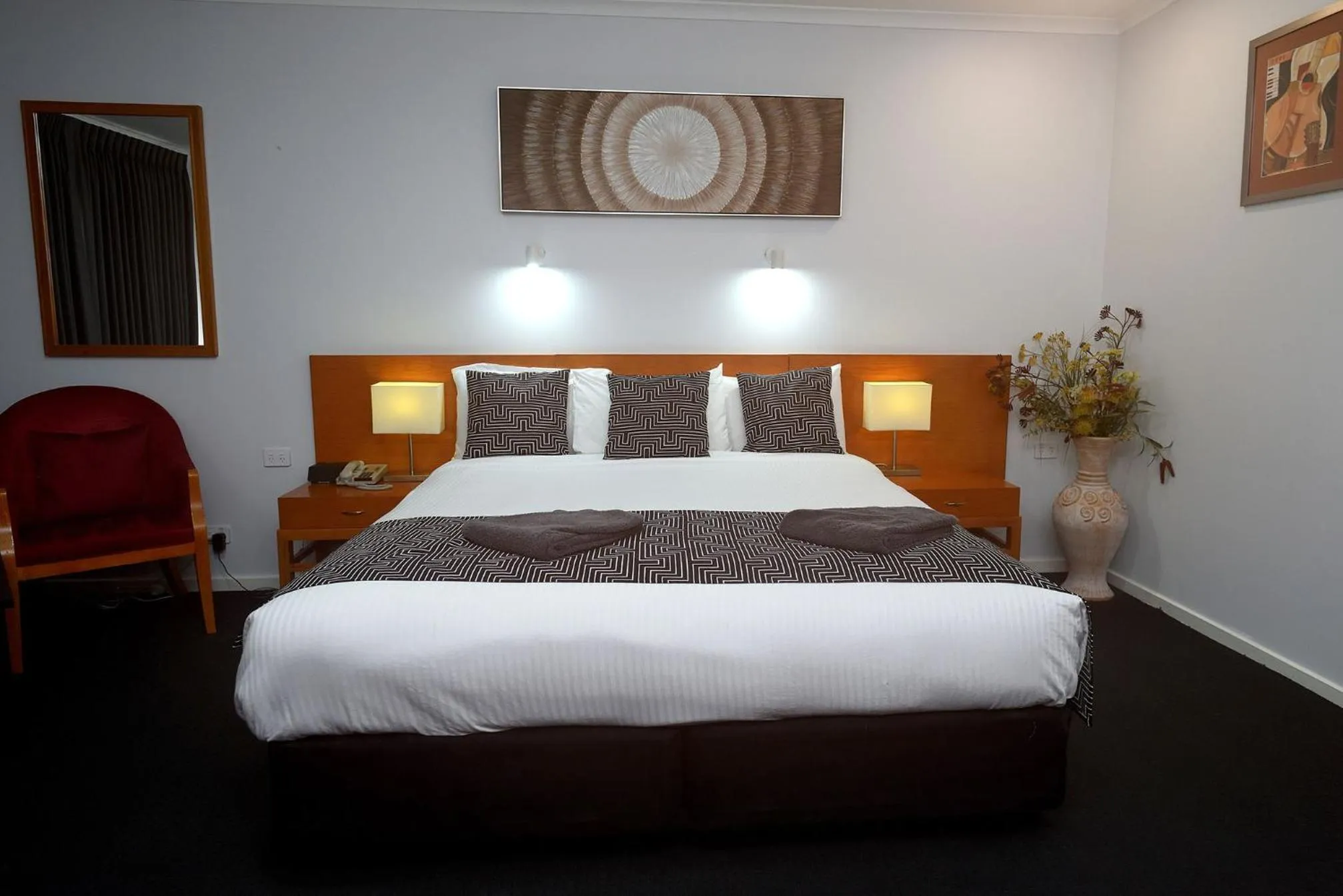 Bedroom, Bed in Horsham Mid City Court Motel